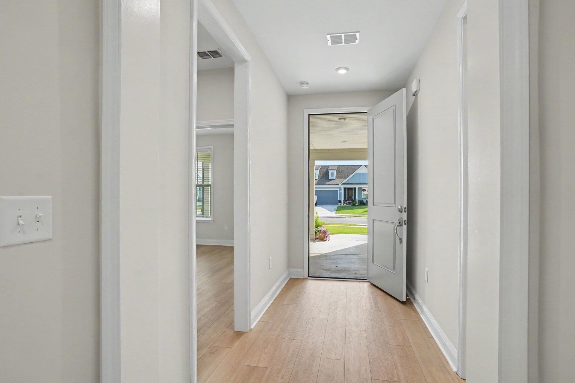 1213 Beeblossom Dr. Photo 5