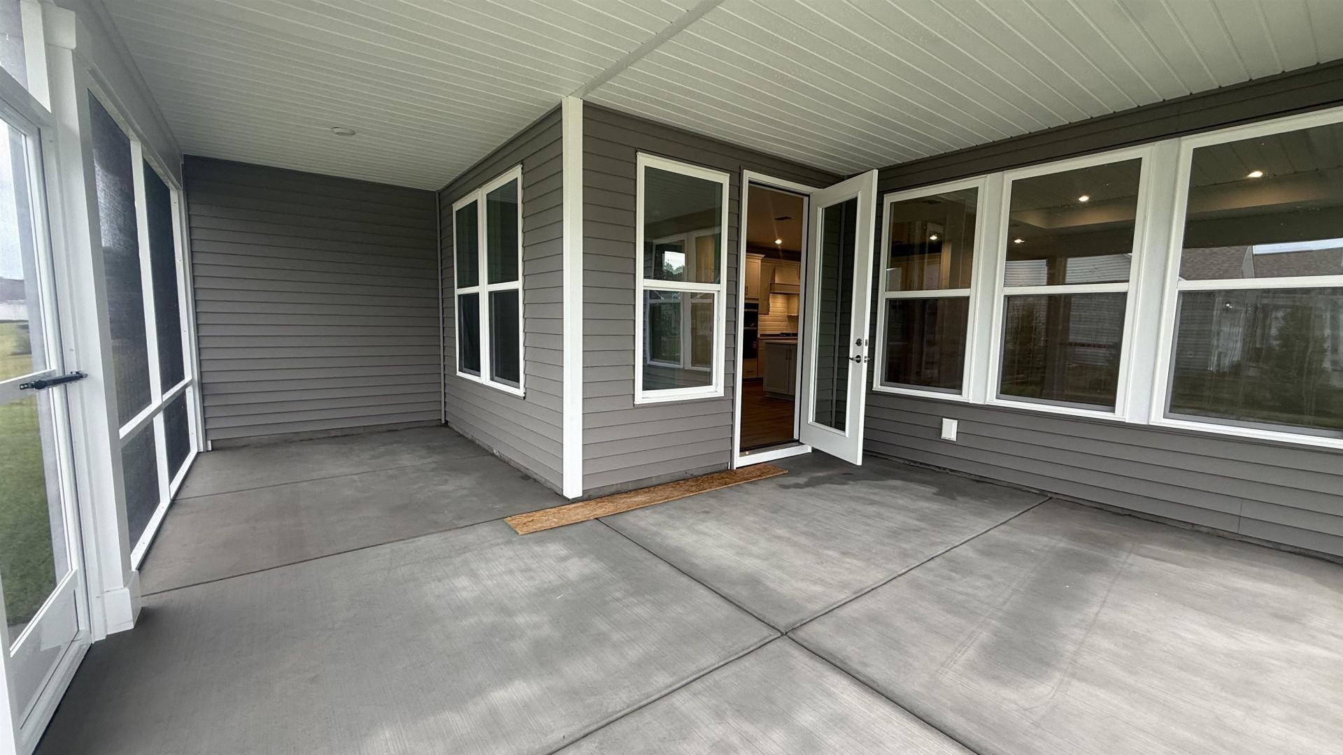 628 Palm Bay Dr. Photo 15