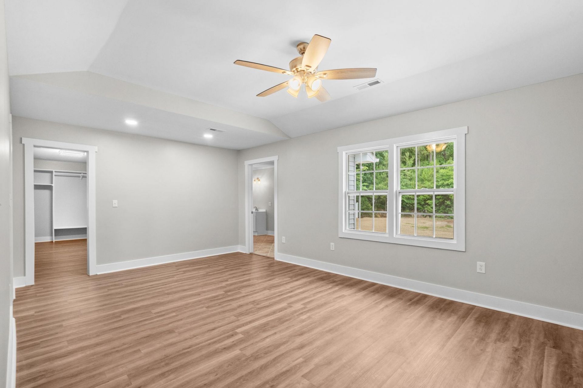 240 Ole Maple St.  Photo 12