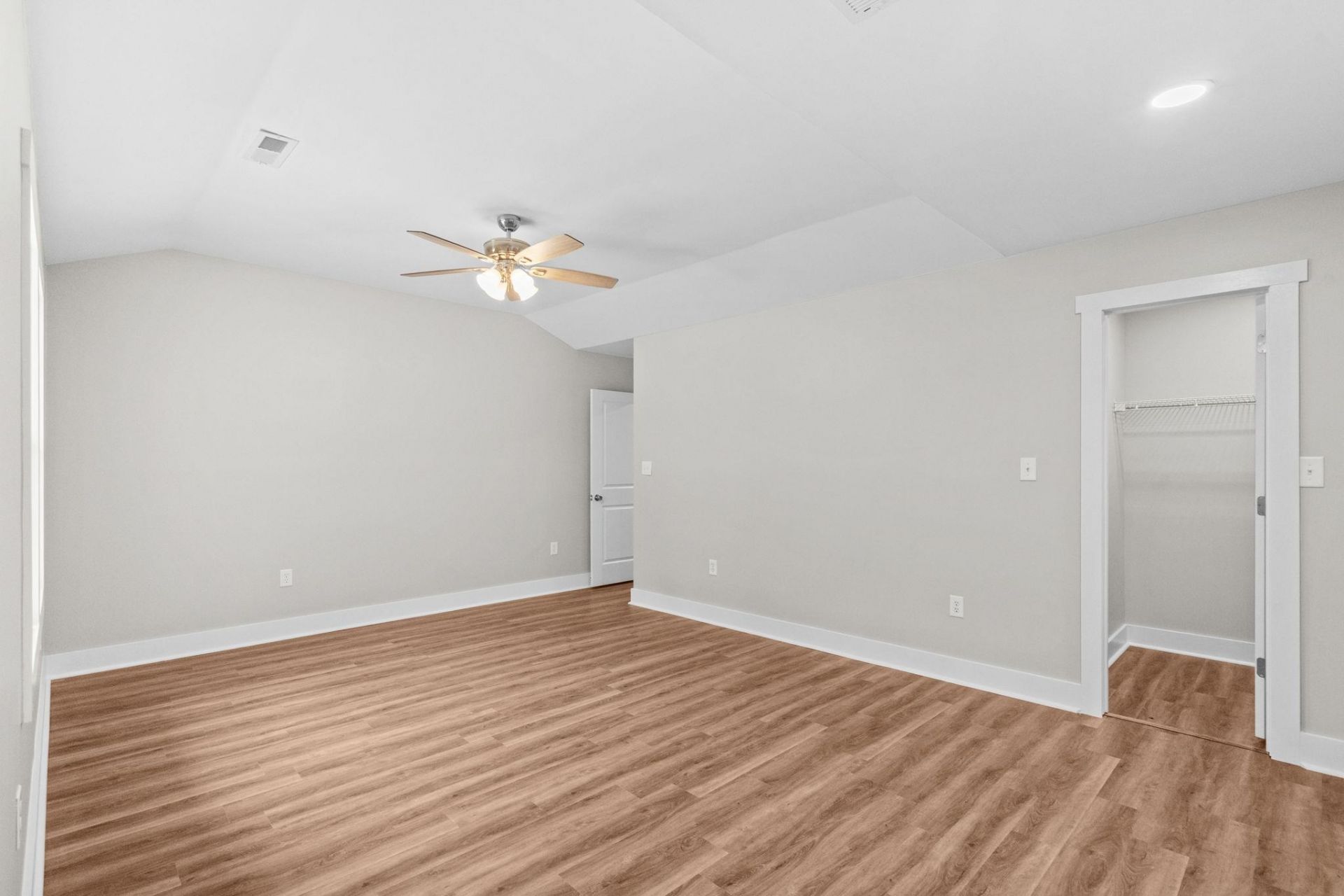 240 Ole Maple St.  Photo 33