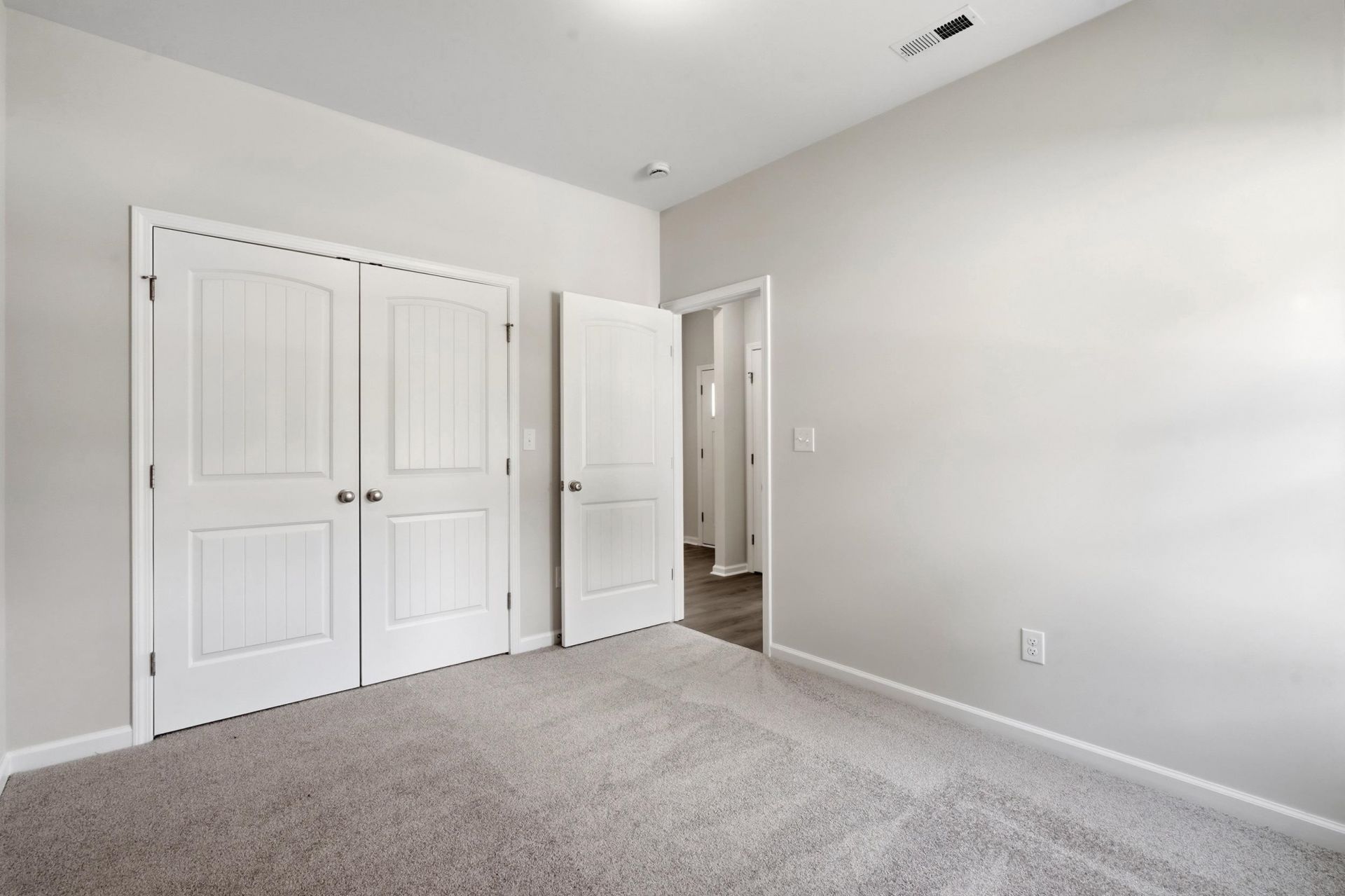 905 Woodside Dr. Photo 13