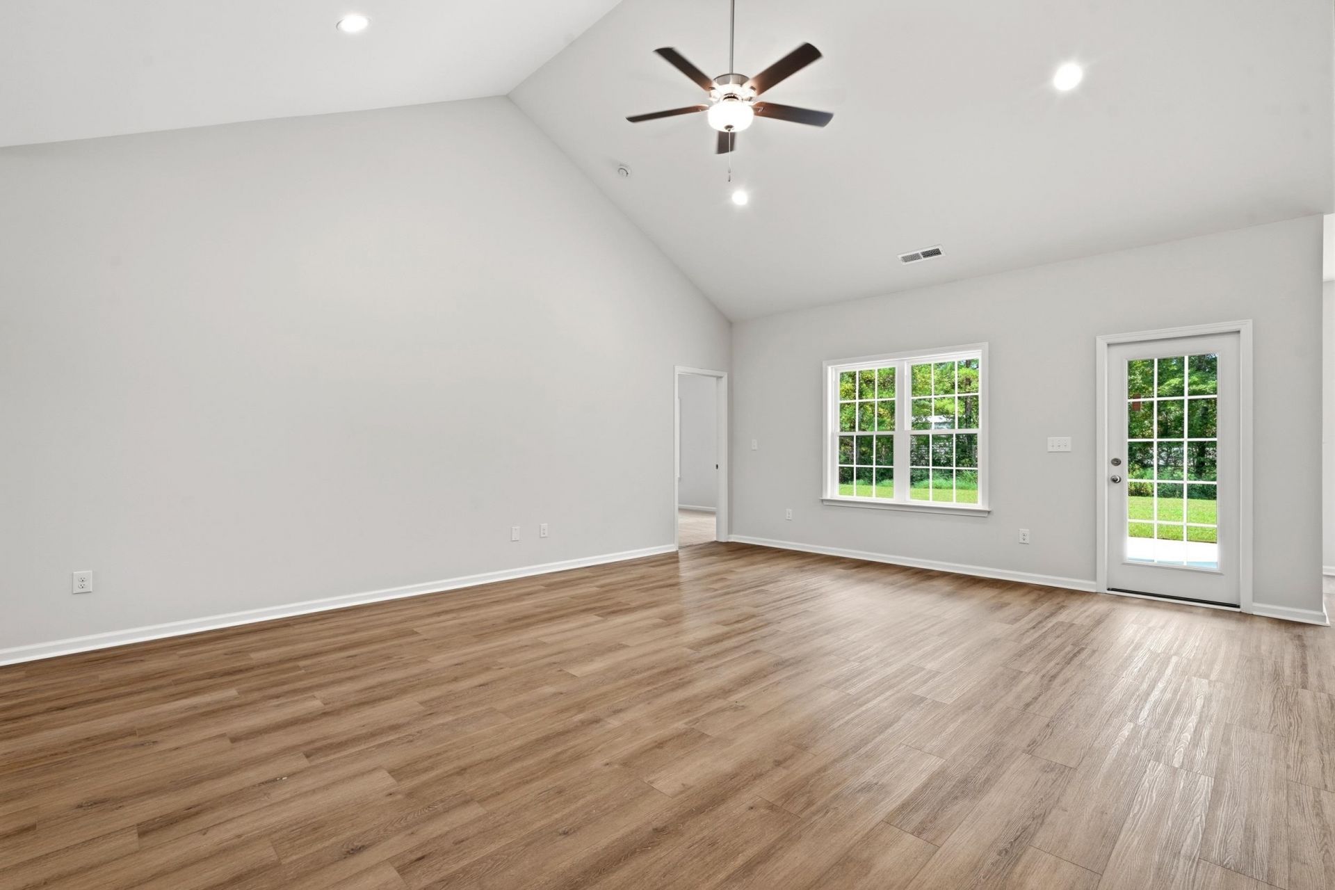 905 Woodside Dr. Photo 4