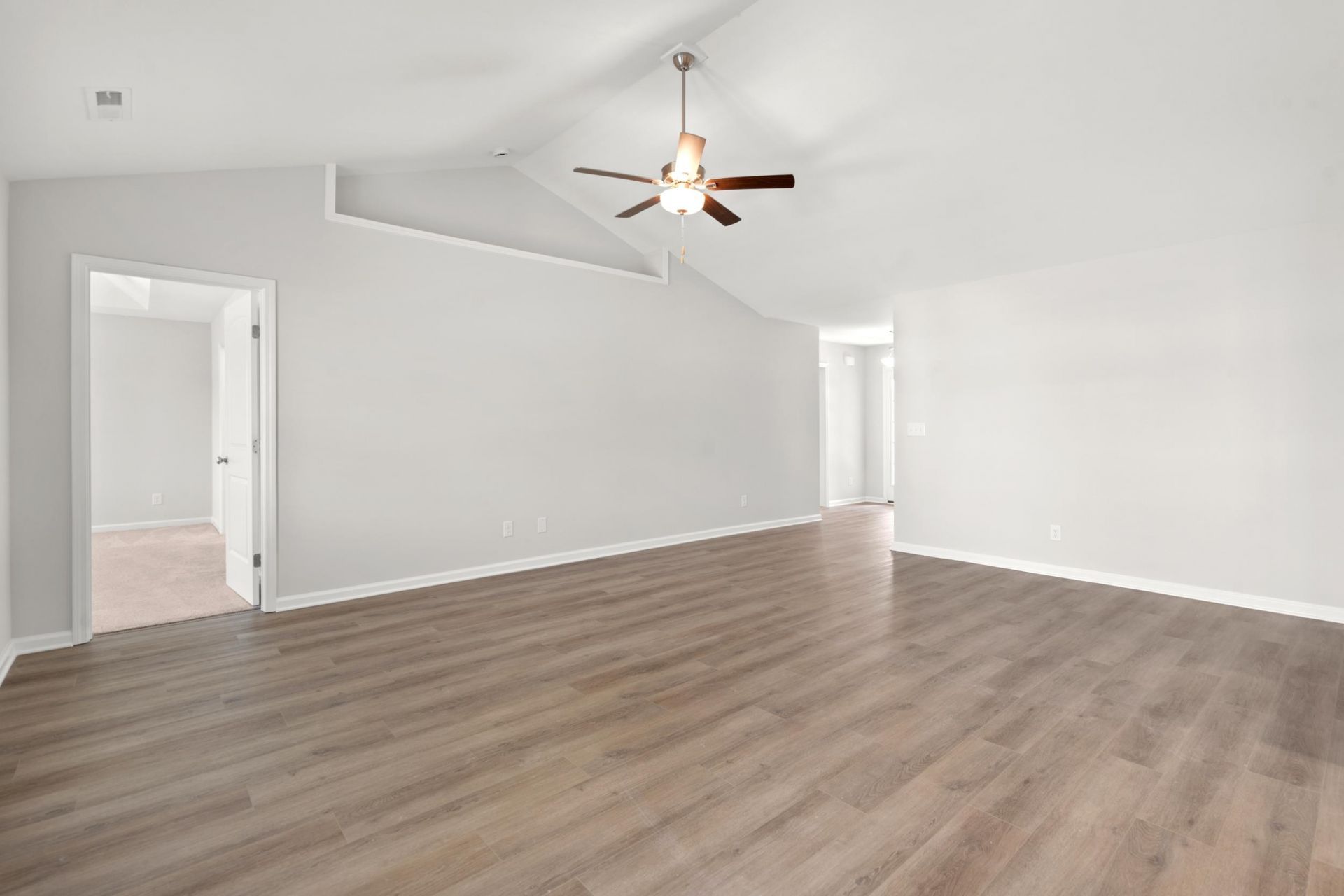 905 Woodside Dr.  Photo 5