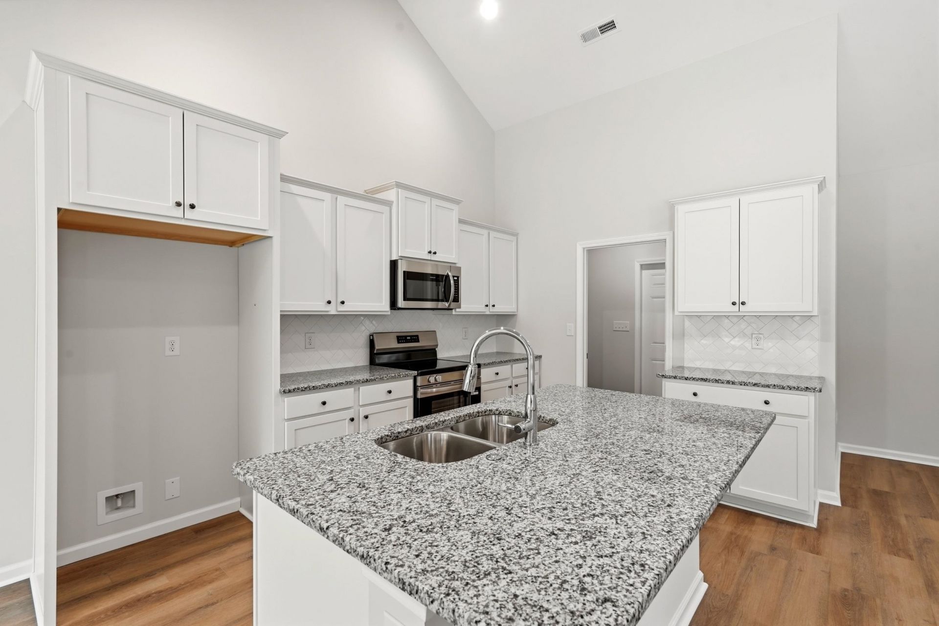 905 Woodside Dr. Photo 6