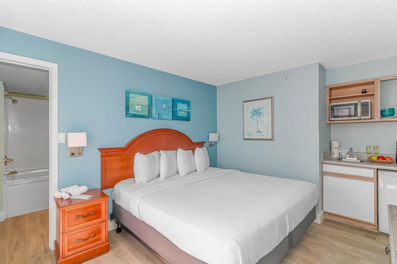 2300 N Ocean Blvd. Photo 13