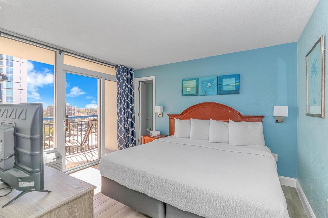 2300 N Ocean Blvd. Photo 16