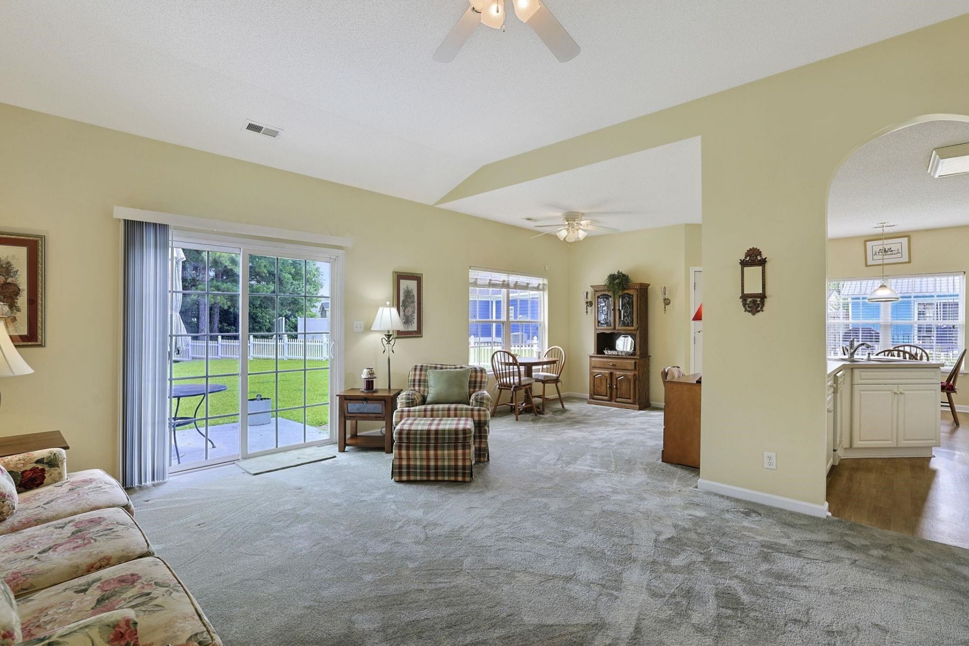 1028 Comfrey Ln. Photo 3