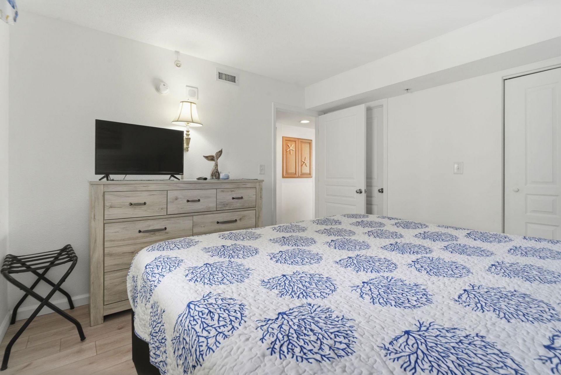 7100 Ocean Blvd. N  Photo 16
