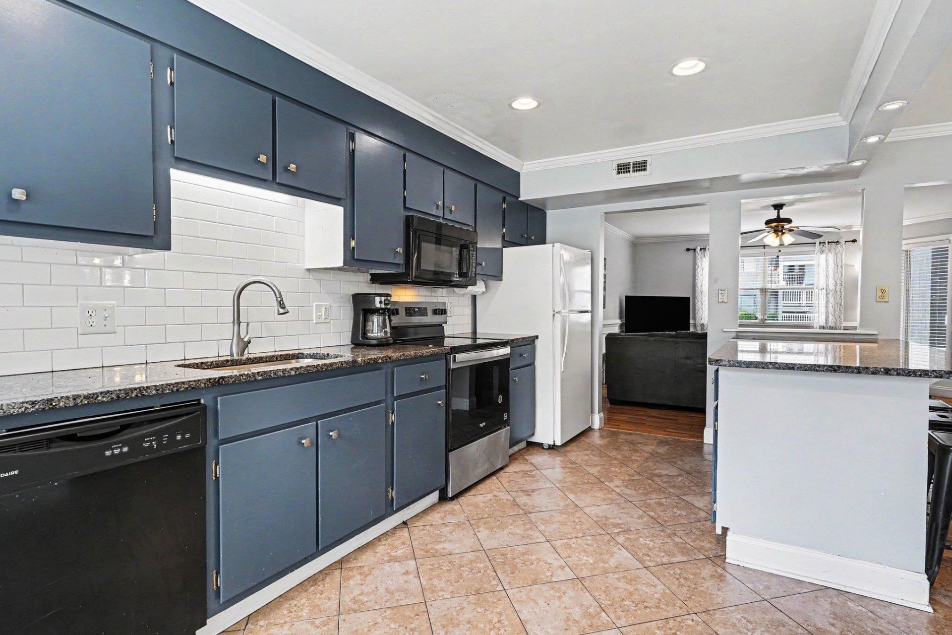 2000 Greens Blvd.  Photo 7