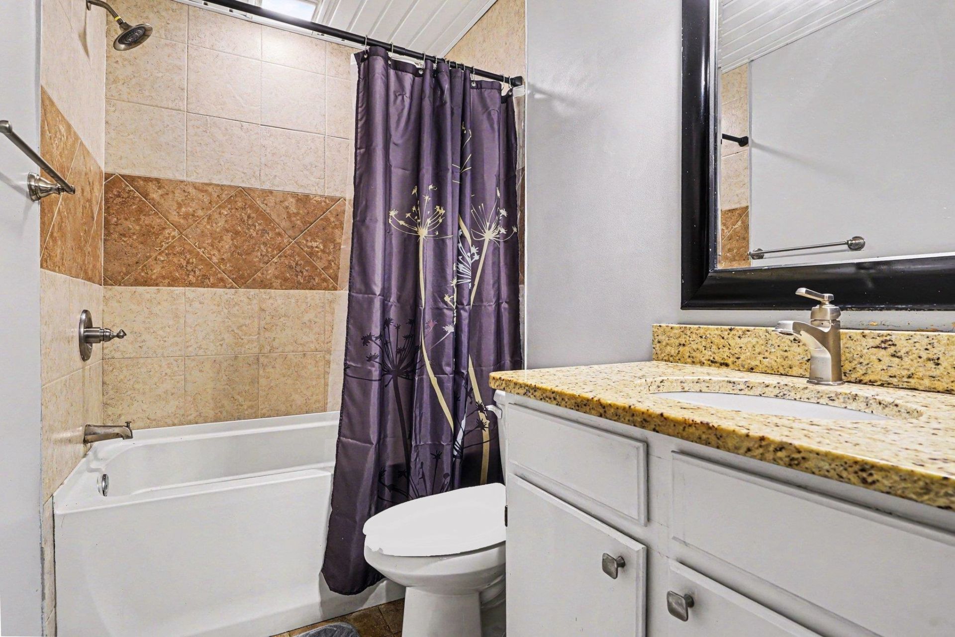 2000 Greens Blvd.  Photo 9