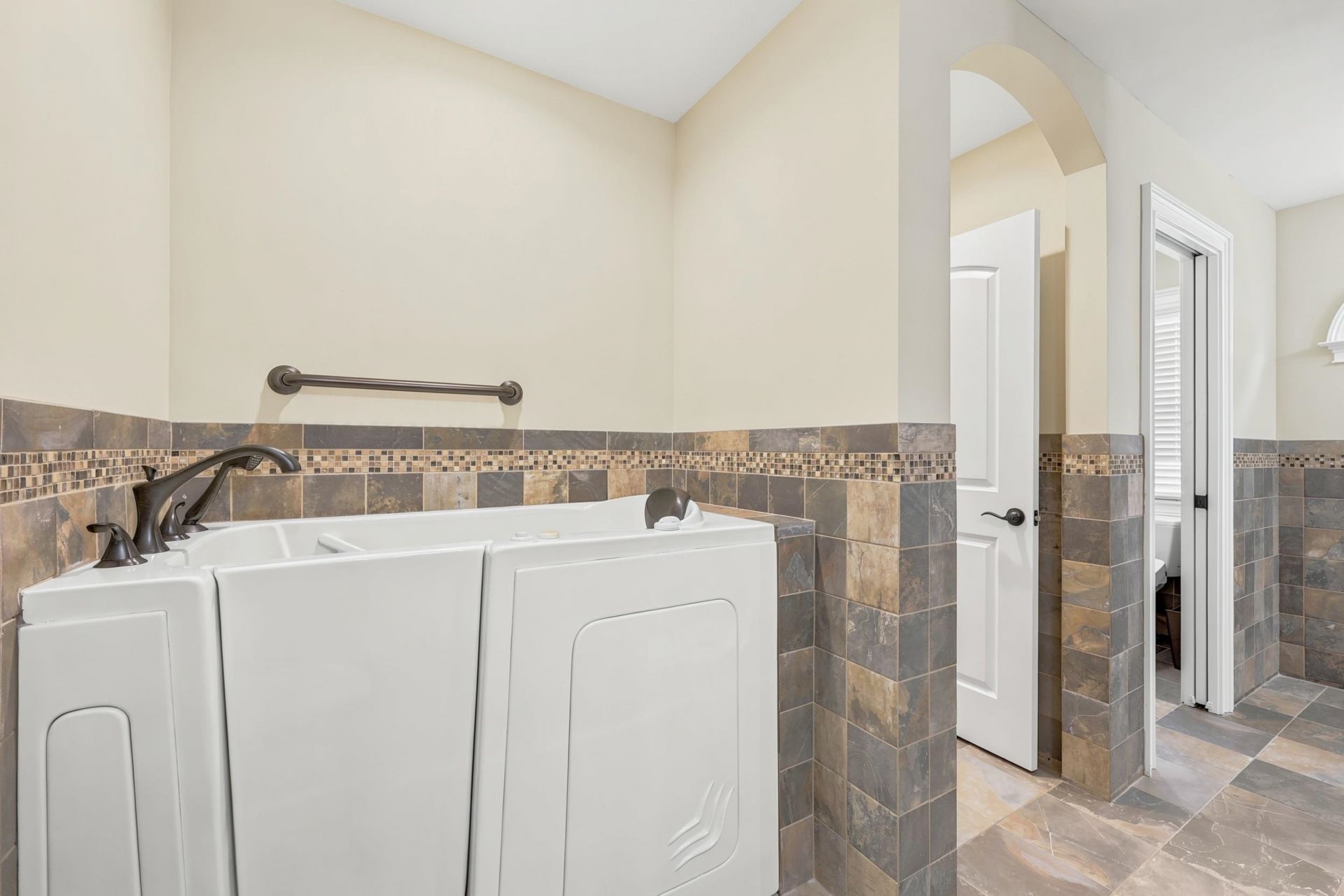 2566 Lake Vista Dr. Photo 26
