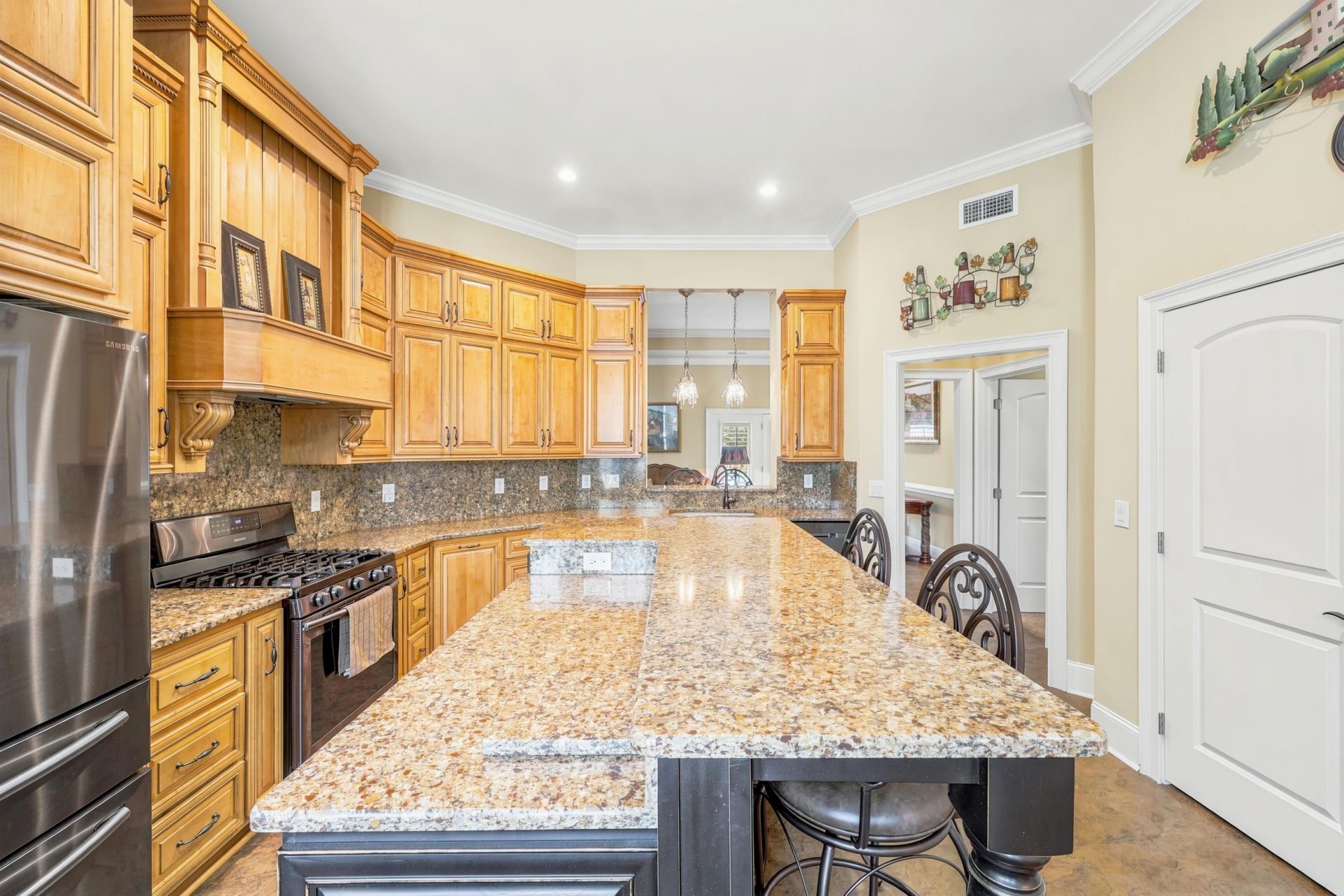 2566 Lake Vista Dr. Photo 3