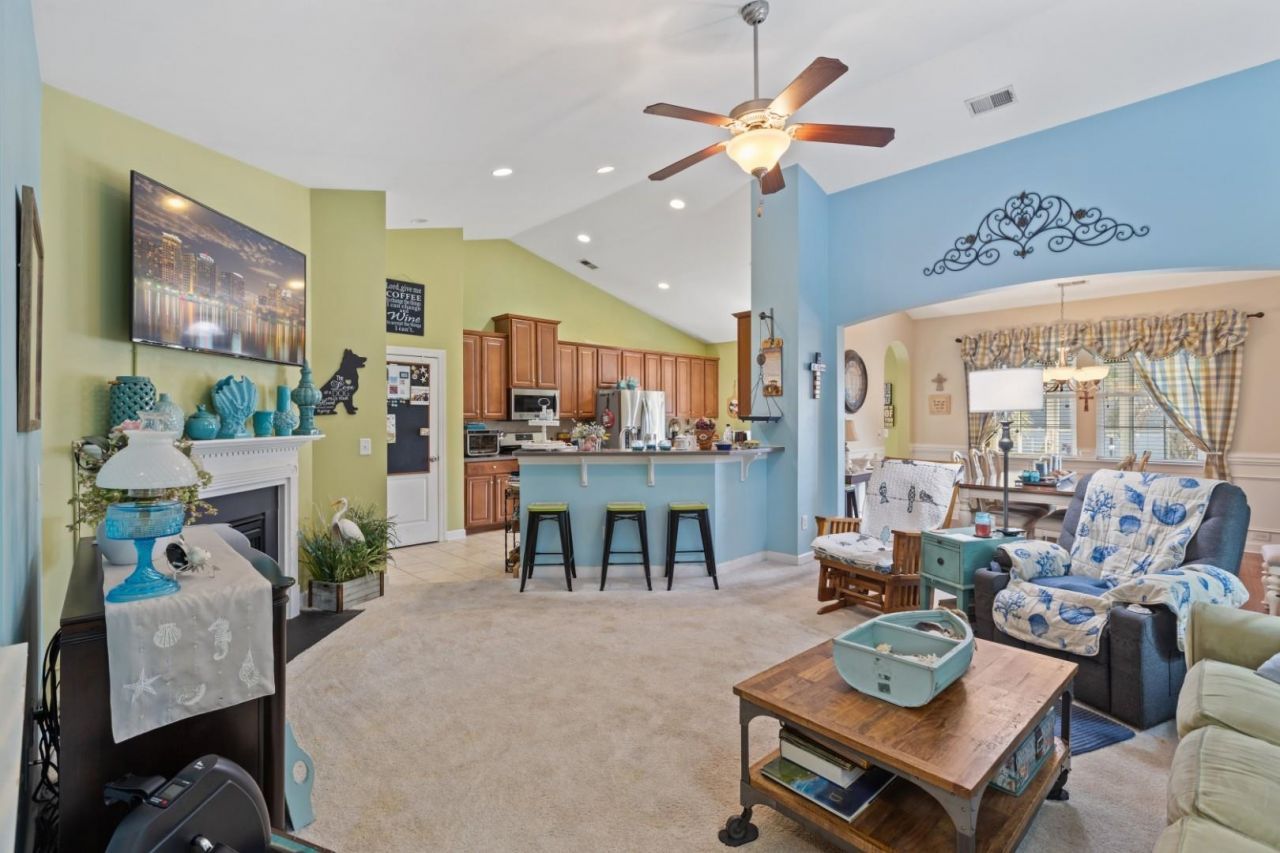 3323 Saddlewood Circle  Photo 4