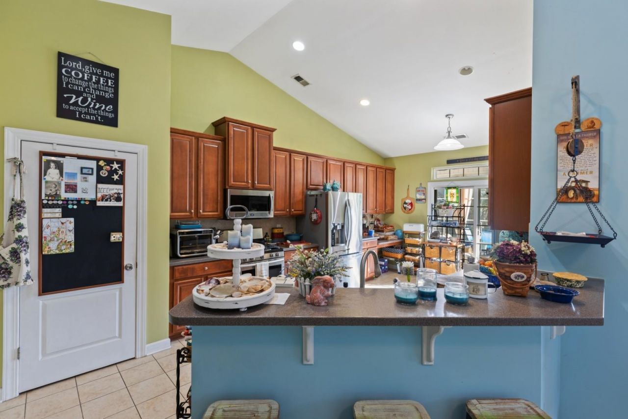 3323 Saddlewood Circle  Photo 6