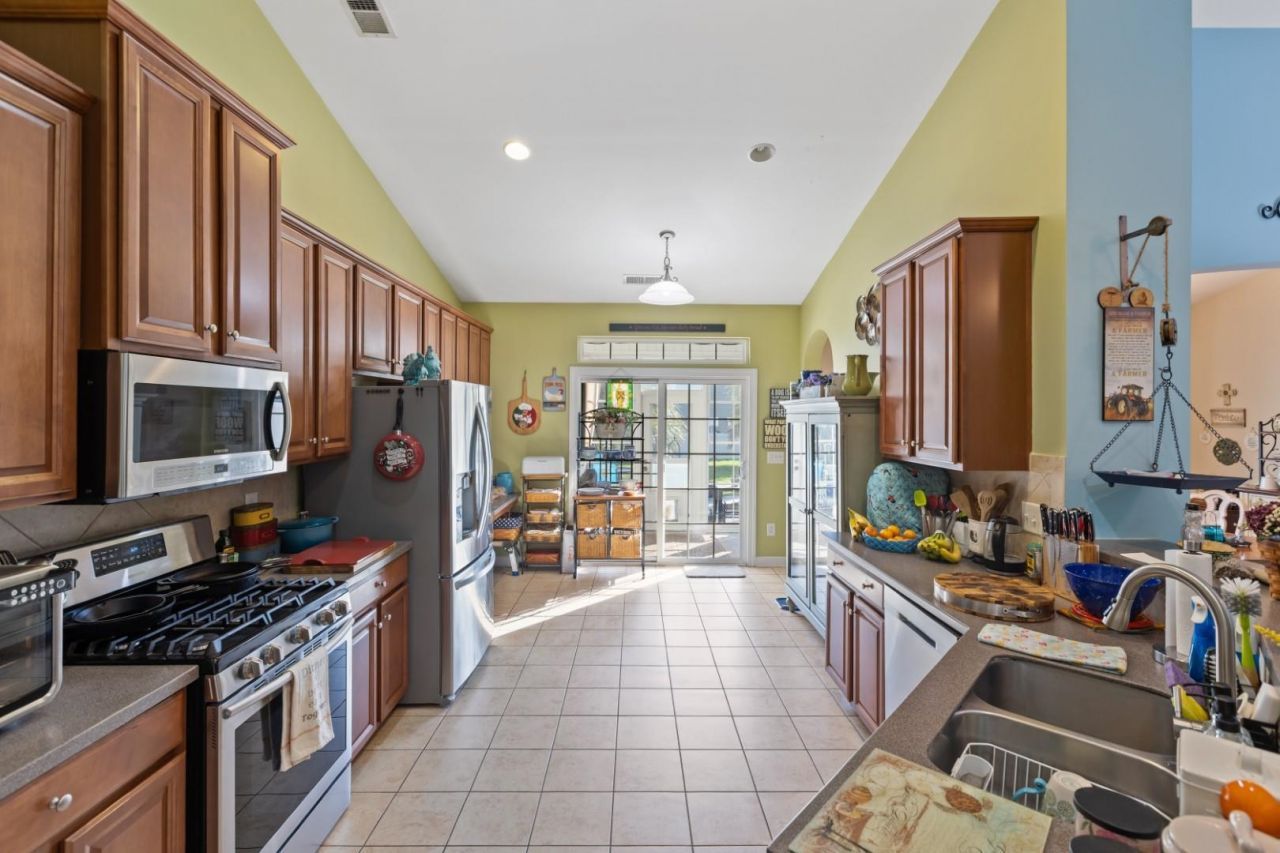 3323 Saddlewood Circle  Photo 7