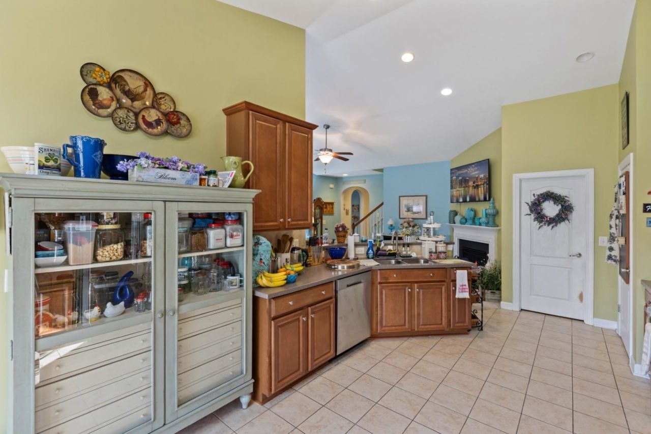 3323 Saddlewood Circle  Photo 8