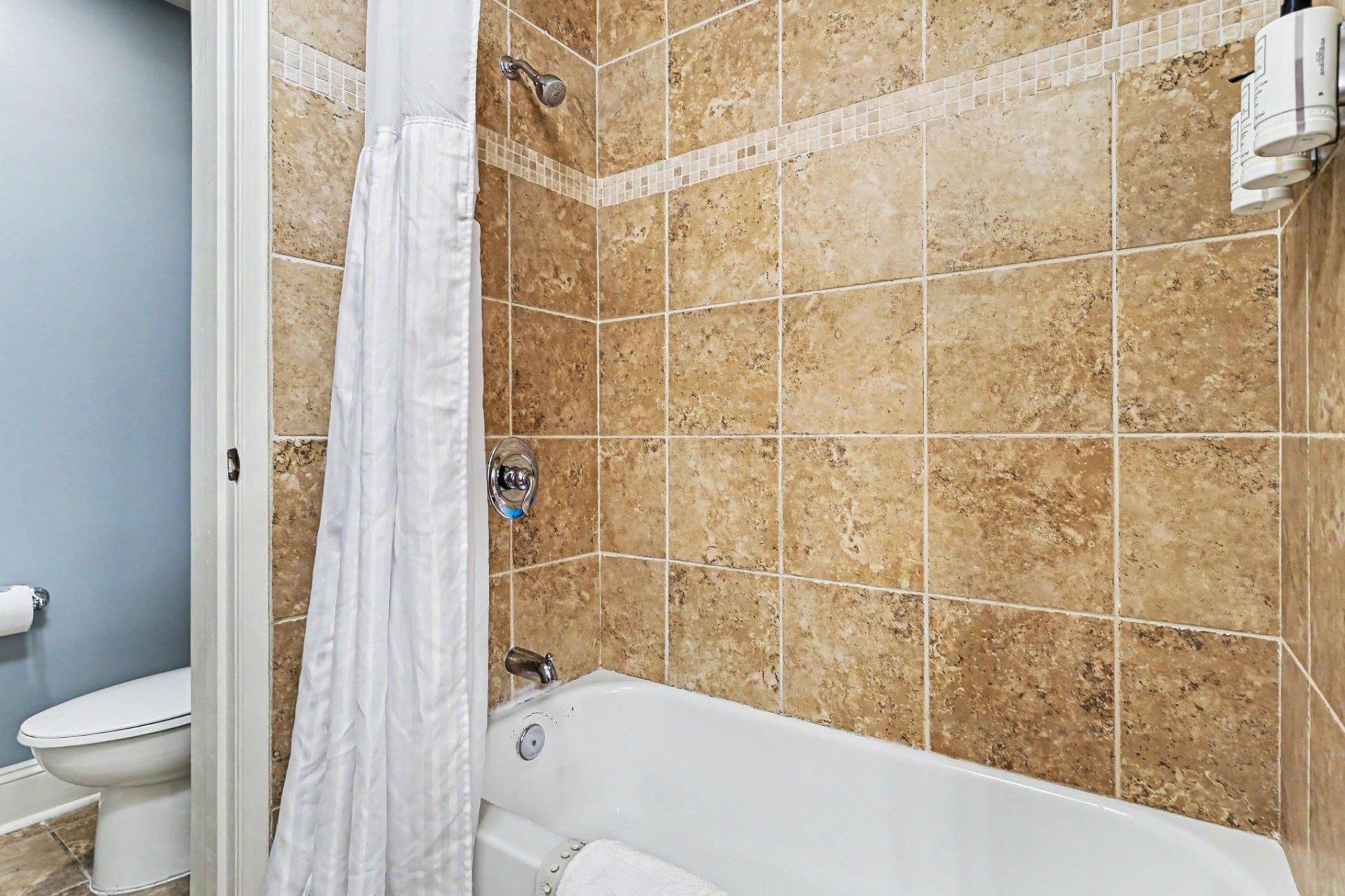 8121 Amalfi Pl.  Photo 18
