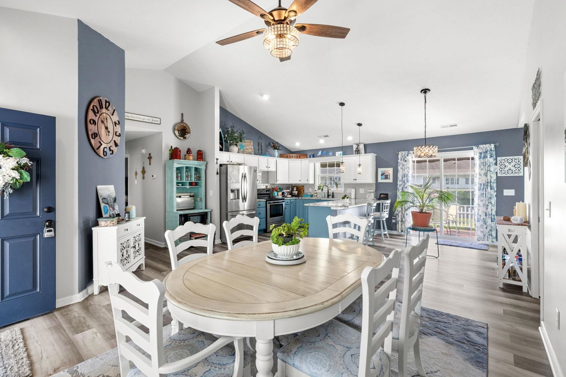 835 Inglenook Ln.  Photo 4