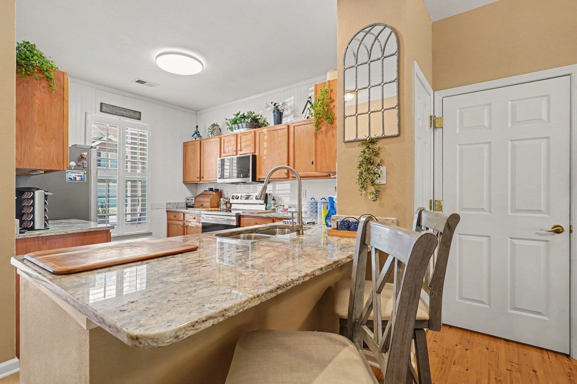 296 Connemara Dr. Photo 5