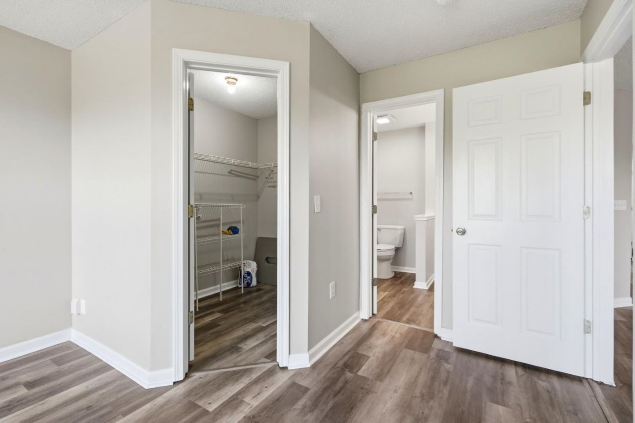 5040 Windsor Green Way  Photo 11