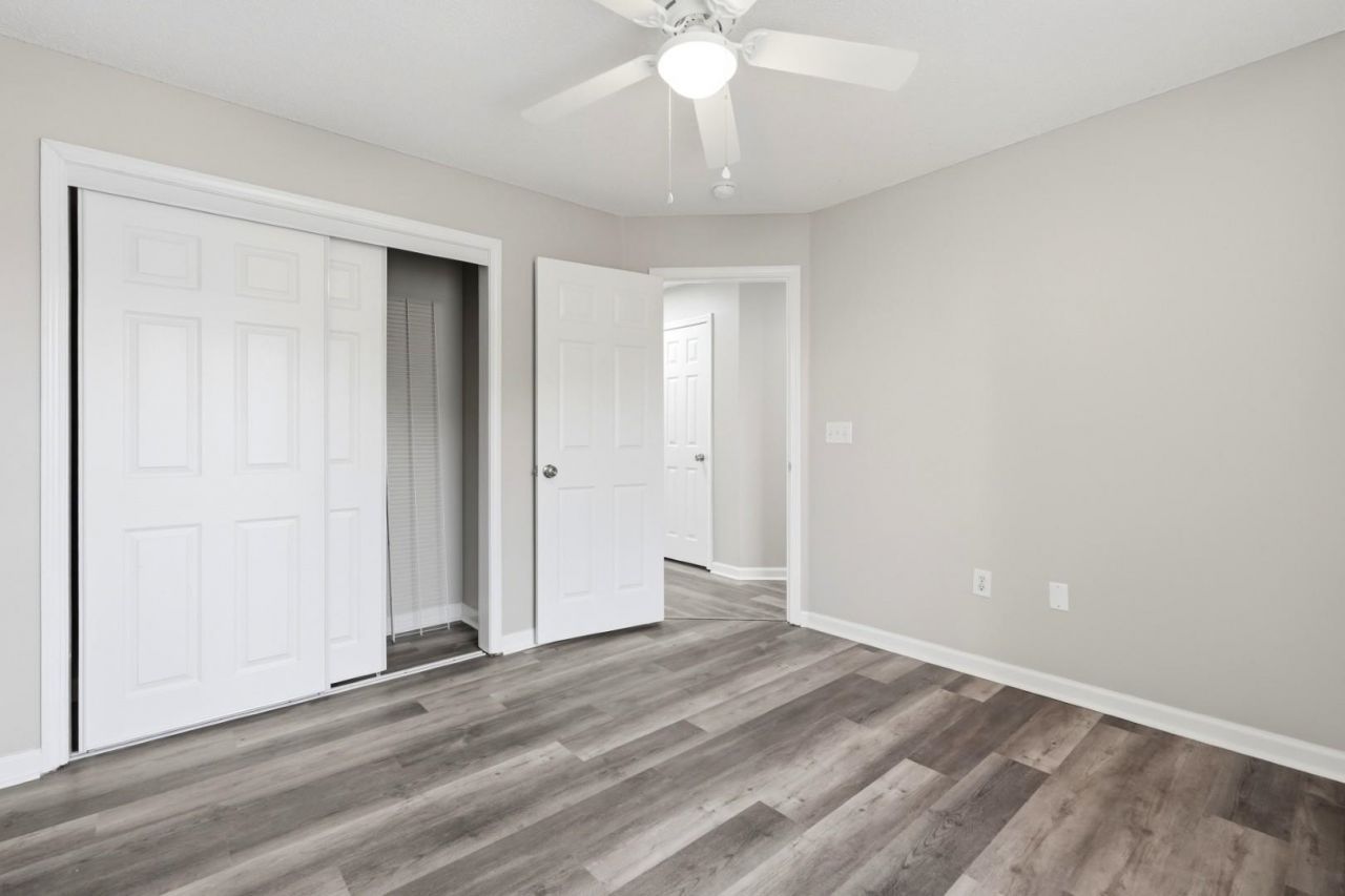 5040 Windsor Green Way  Photo 15