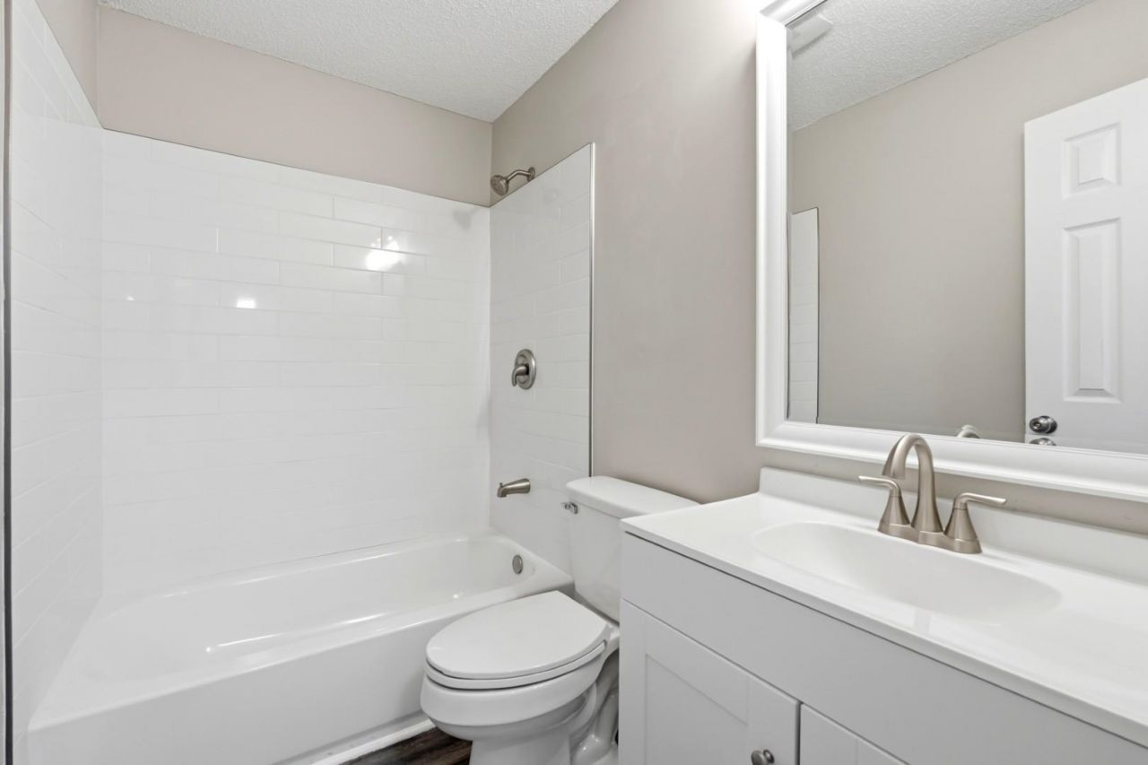 5040 Windsor Green Way  Photo 16
