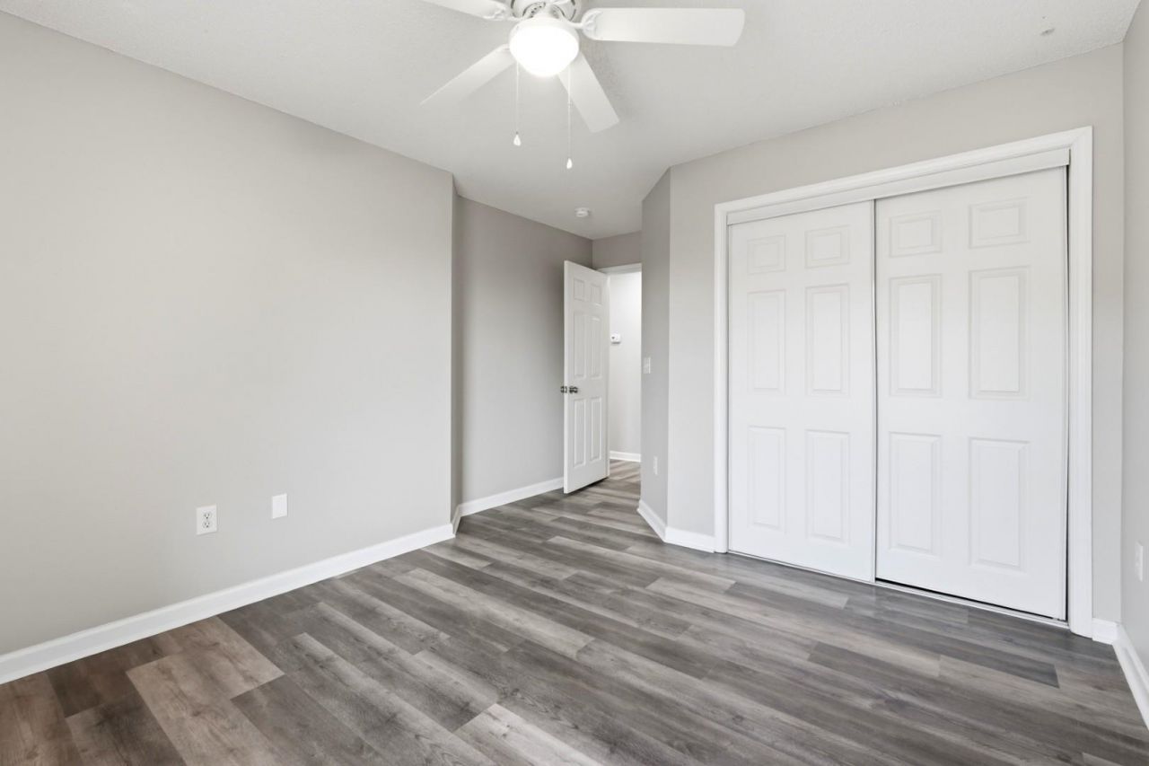 5040 Windsor Green Way  Photo 18