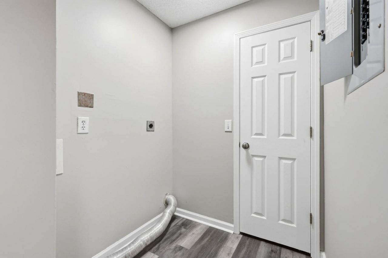 5040 Windsor Green Way  Photo 19