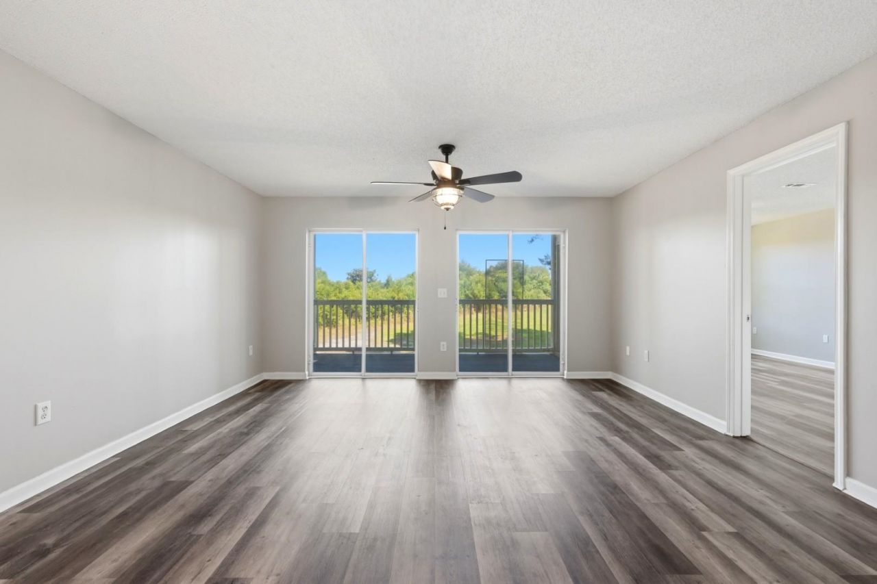 5040 Windsor Green Way  Photo 5
