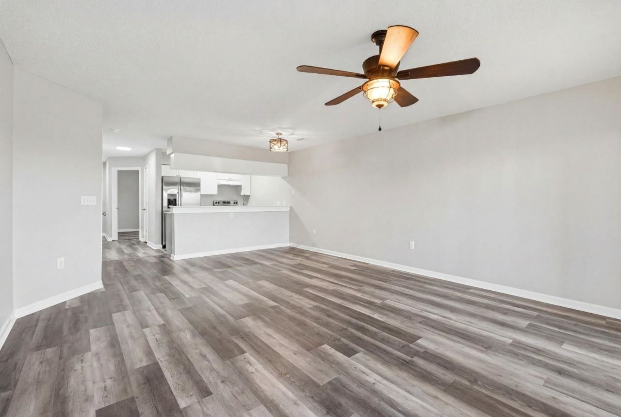 5040 Windsor Green Way  Photo 7