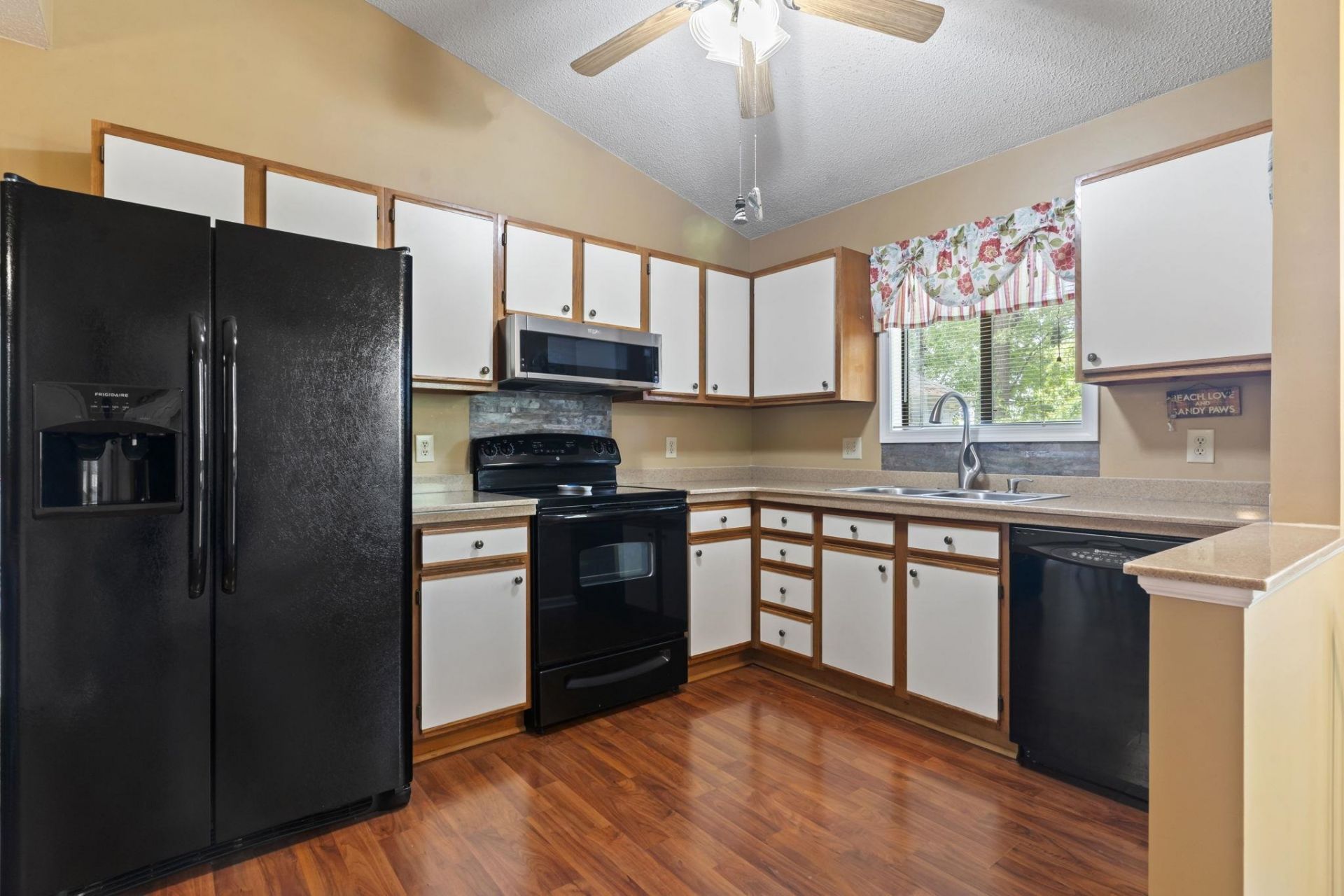 752 Tall Oaks Ct.  Photo 7