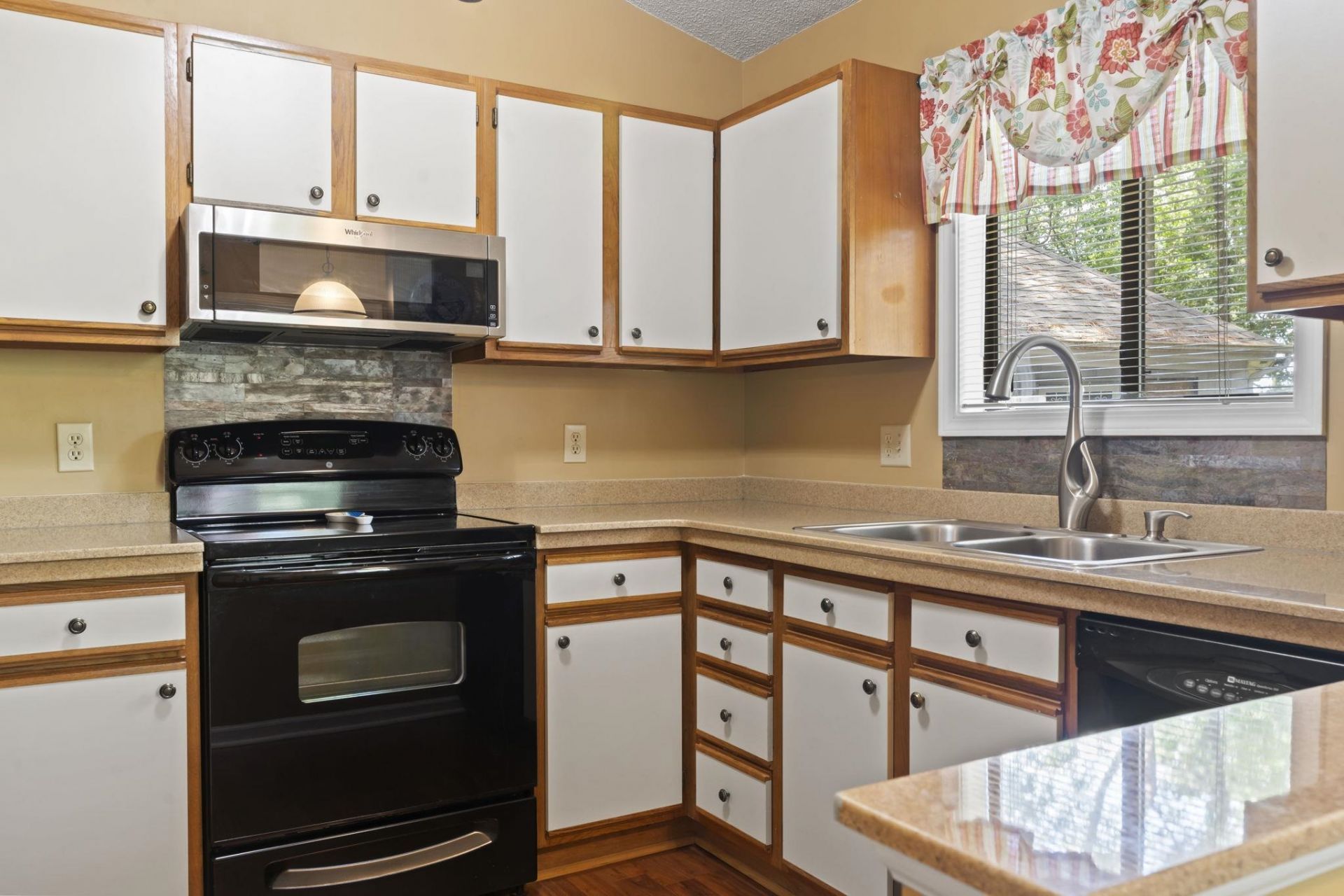 752 Tall Oaks Ct.  Photo 8