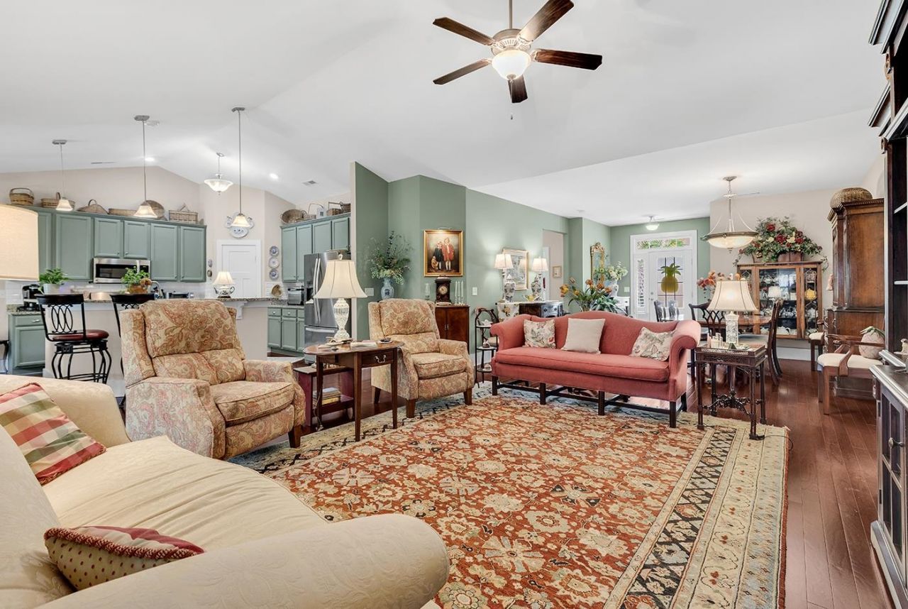326 Bahama Dr. Photo 10