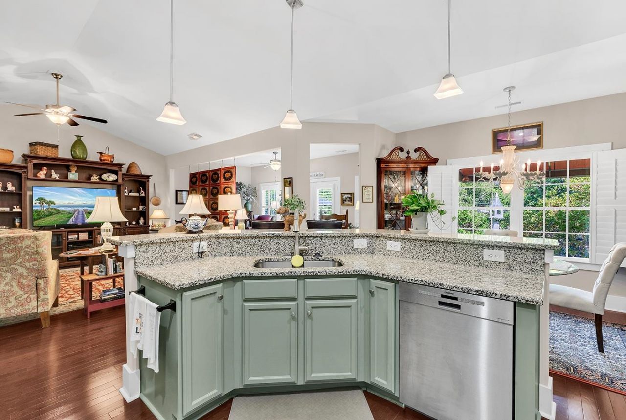 326 Bahama Dr. Photo 15