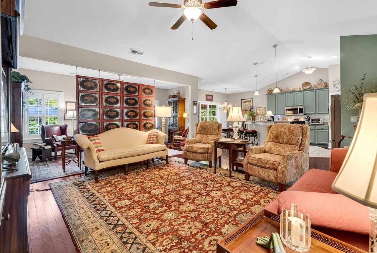 326 Bahama Dr. Photo 5