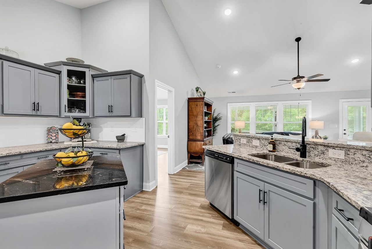 210 Rivers Edge Dr. Photo 17