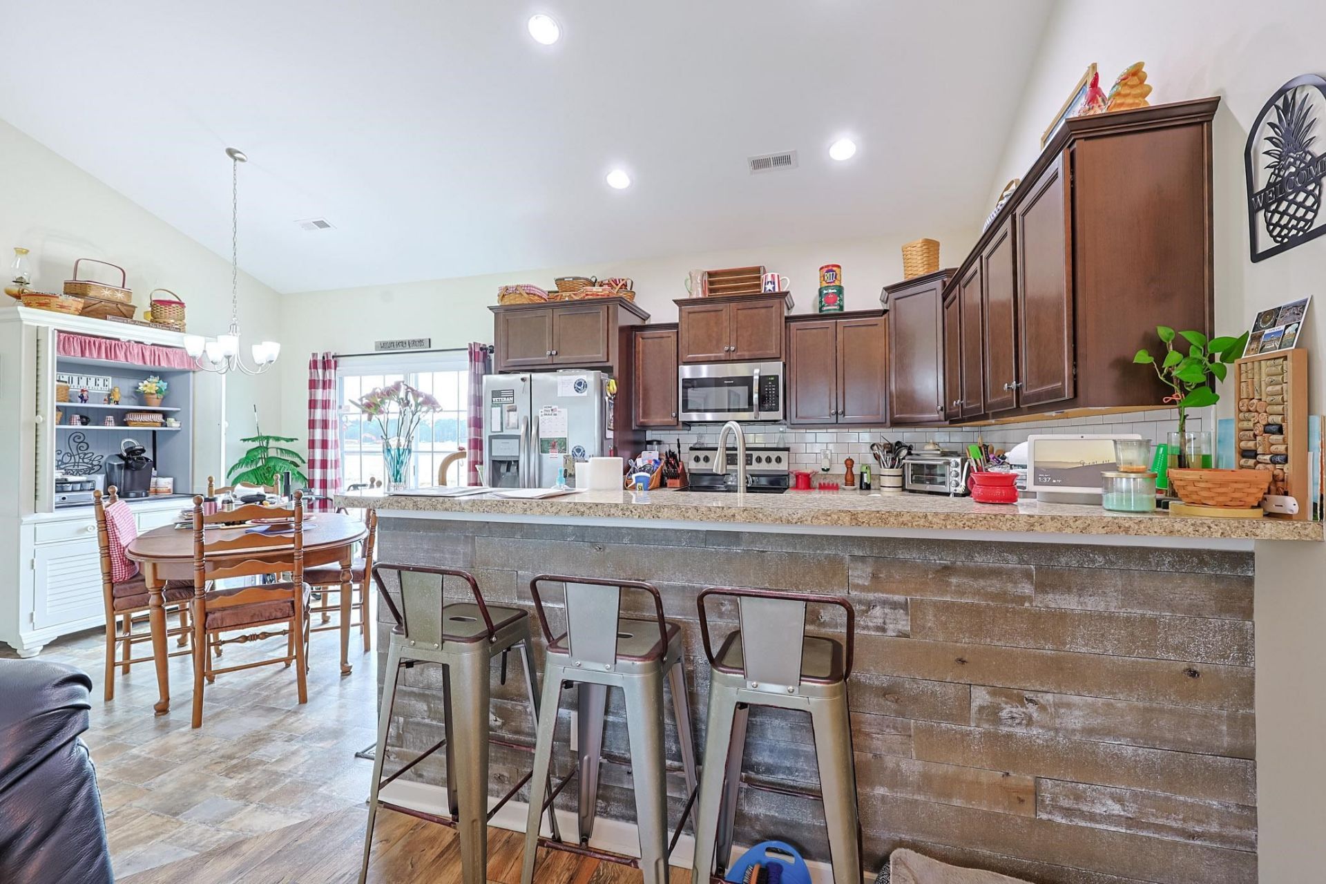 156 Oak Crest Circle  Photo 5
