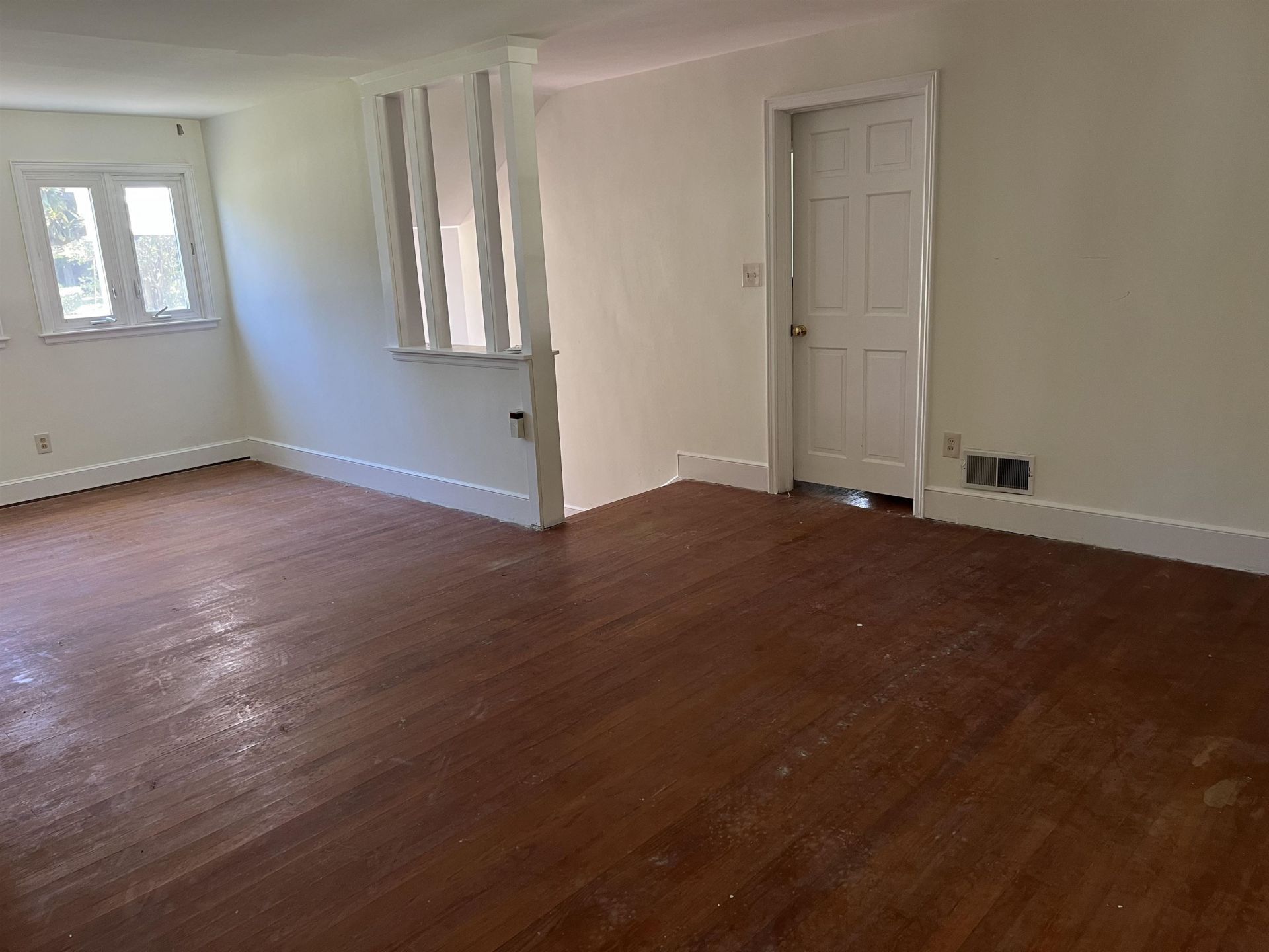 5619 Main St.  Photo 11