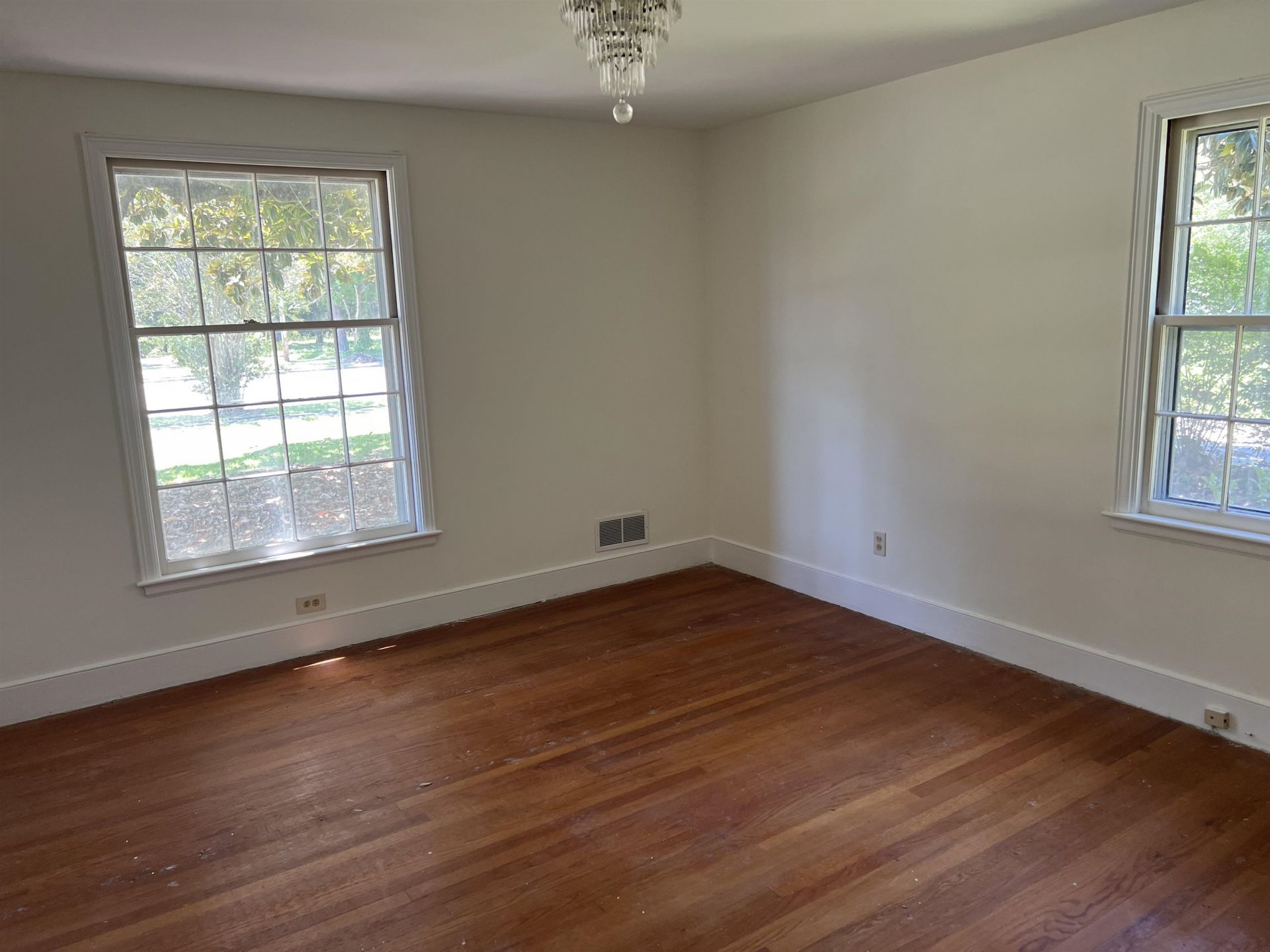 5619 Main St.  Photo 14