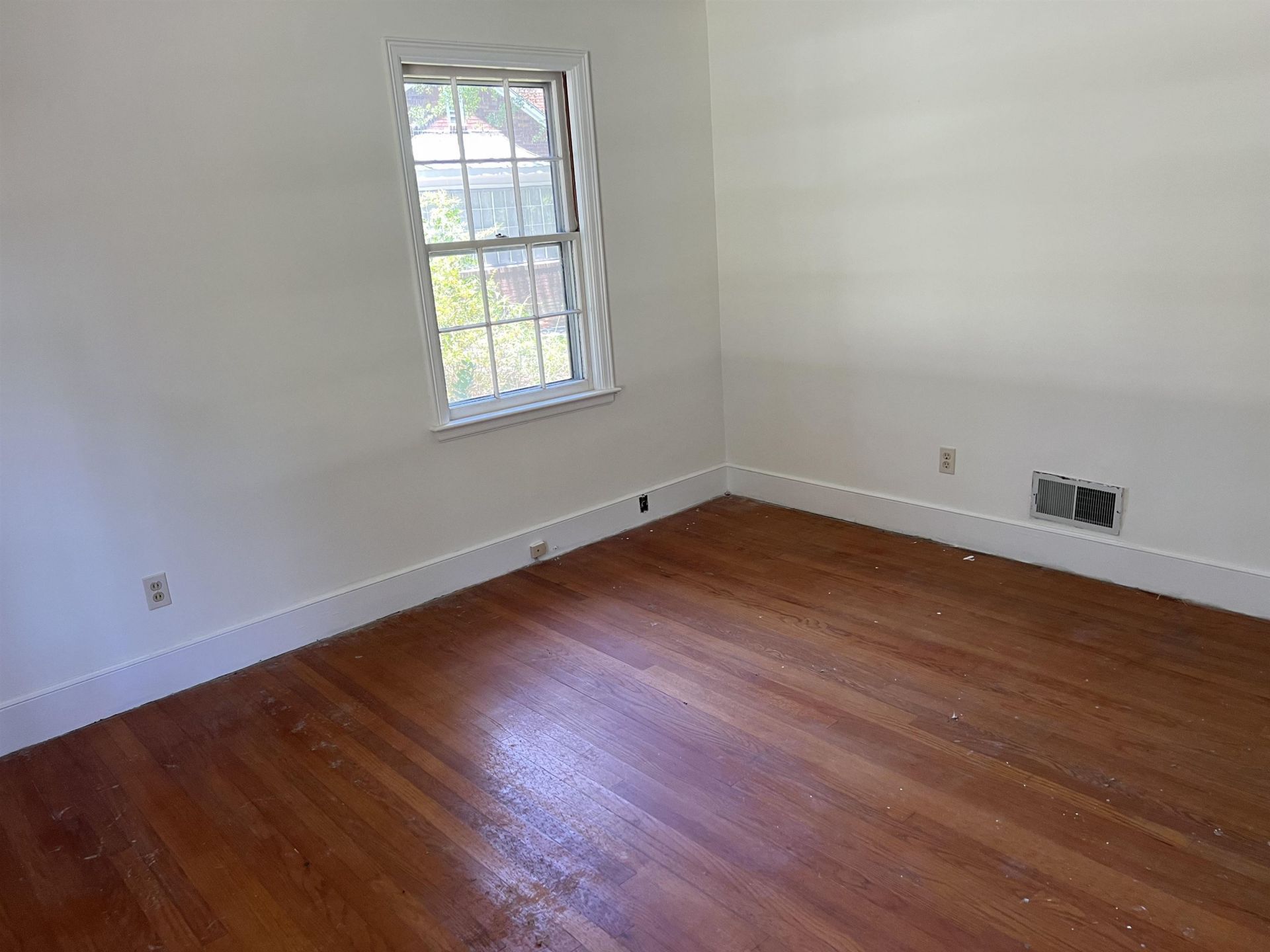 5619 Main St.  Photo 16