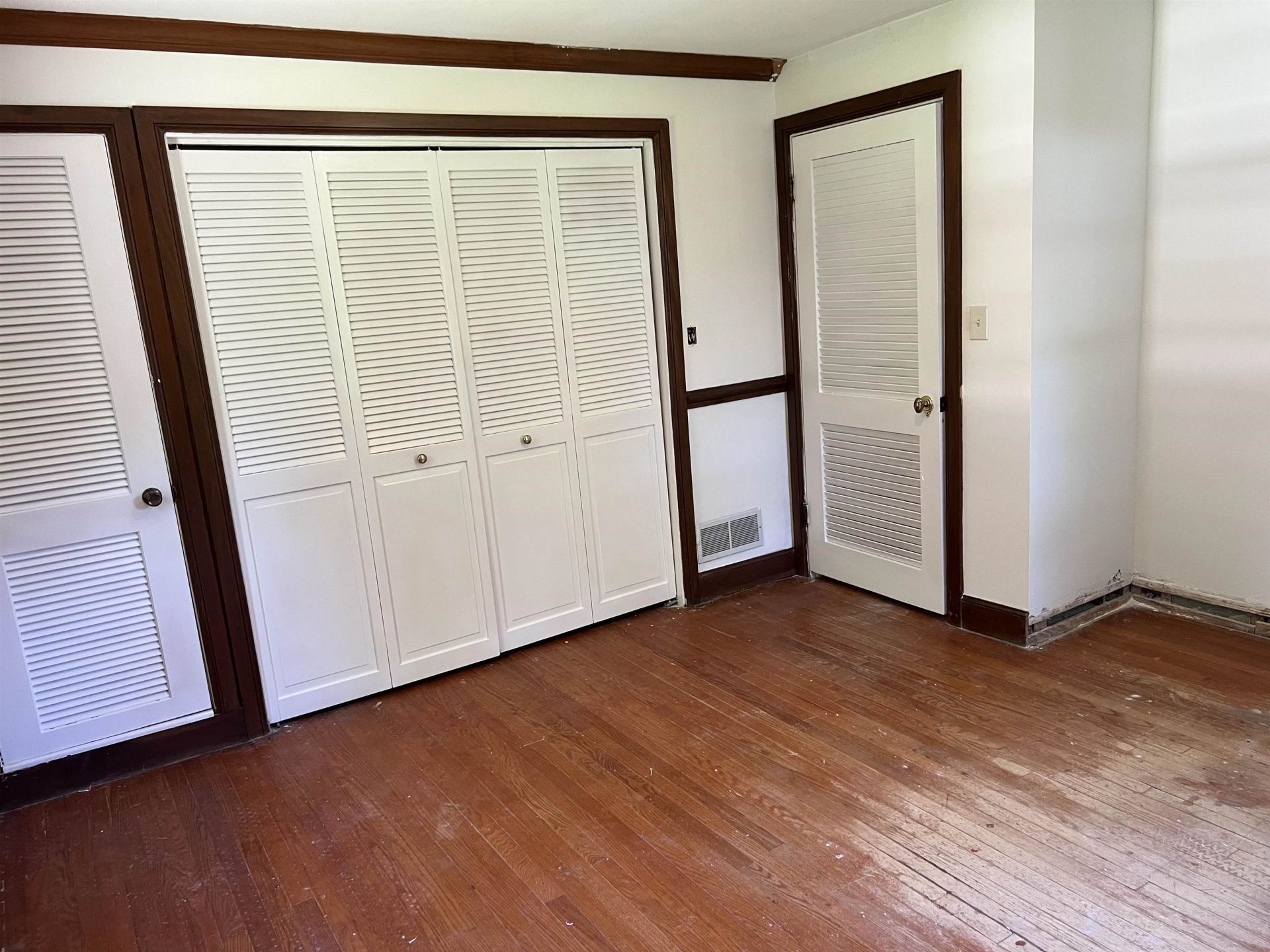 5619 Main St.  Photo 21