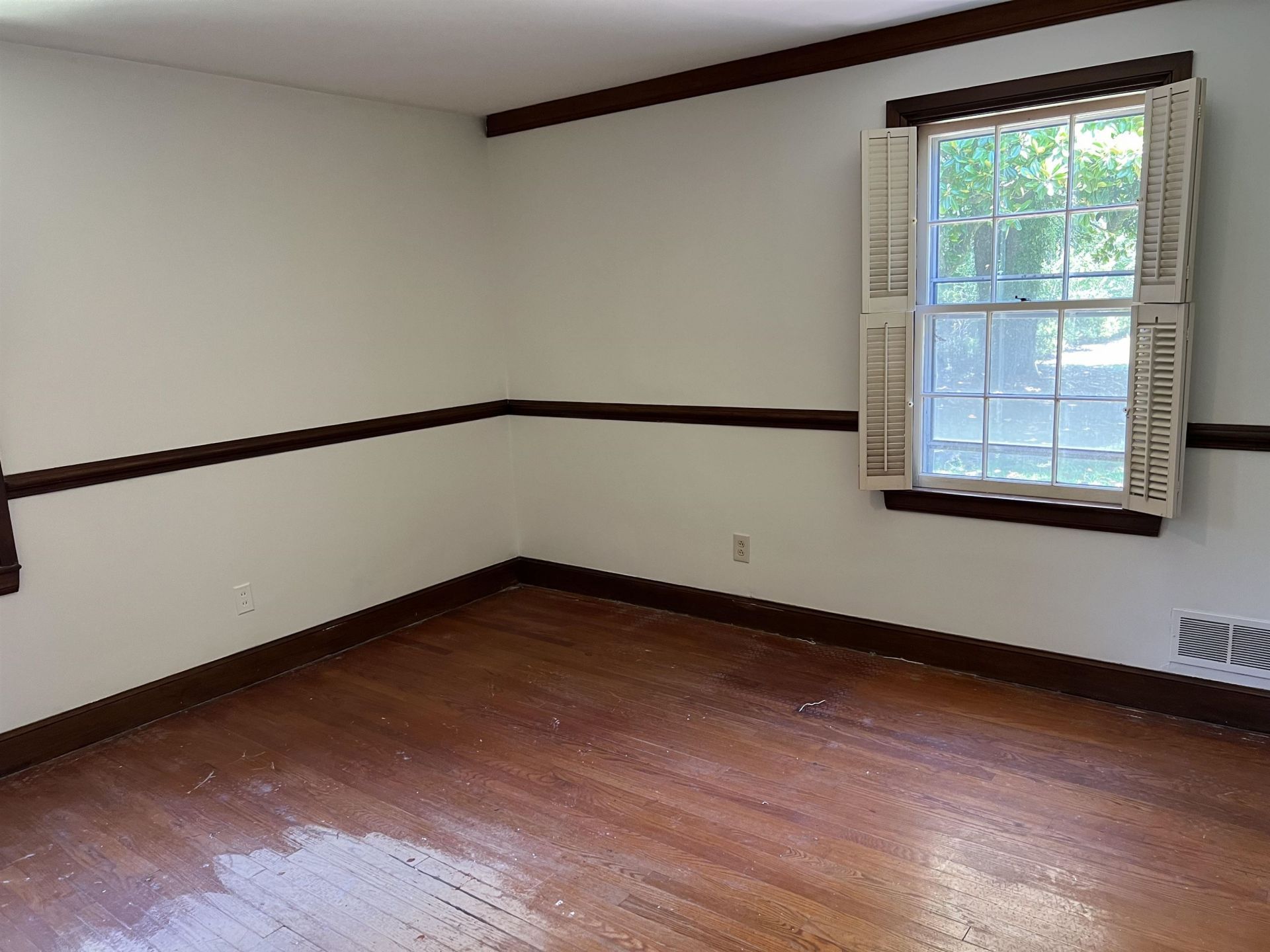5619 Main St.  Photo 23