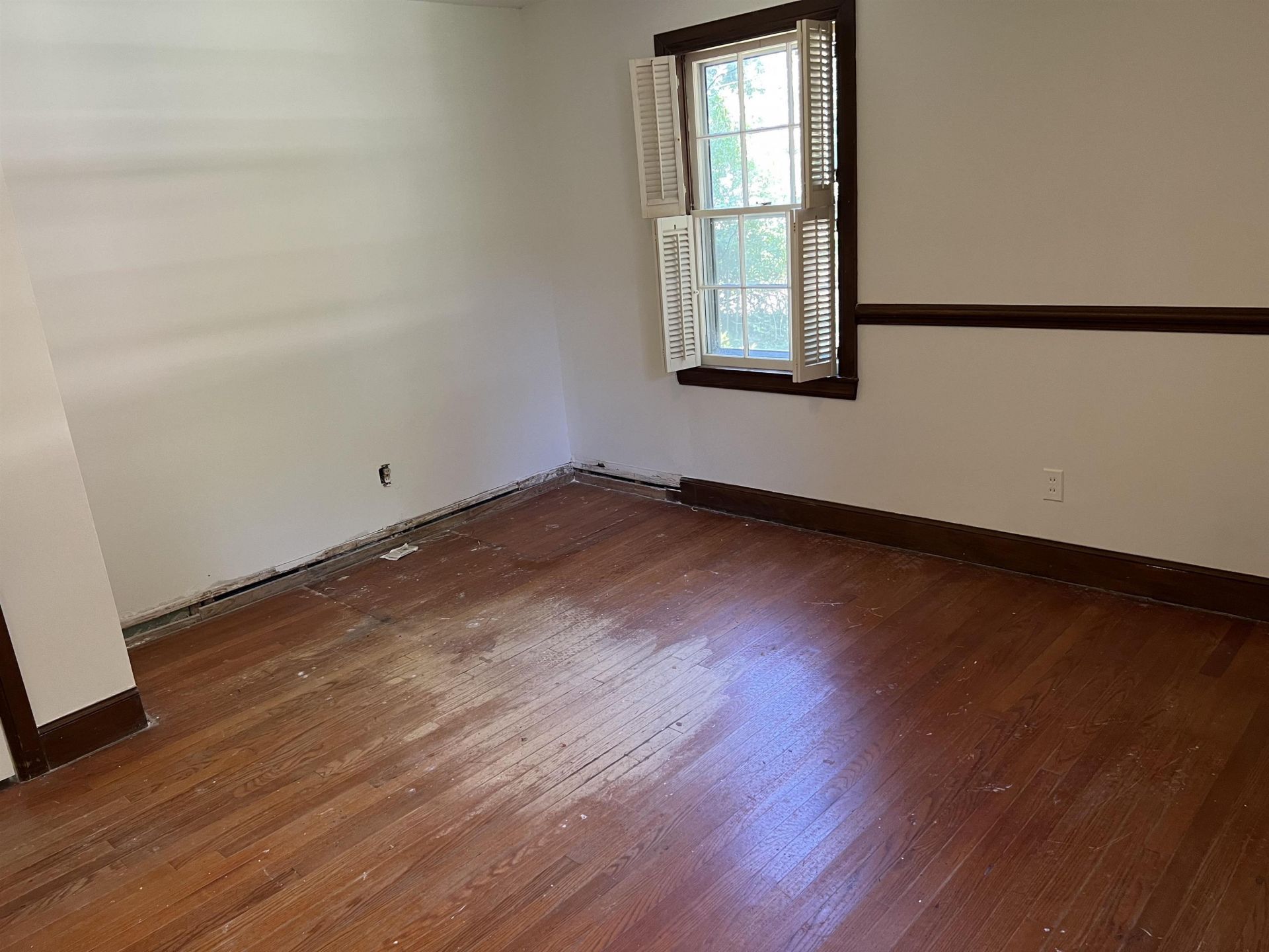 5619 Main St.  Photo 24