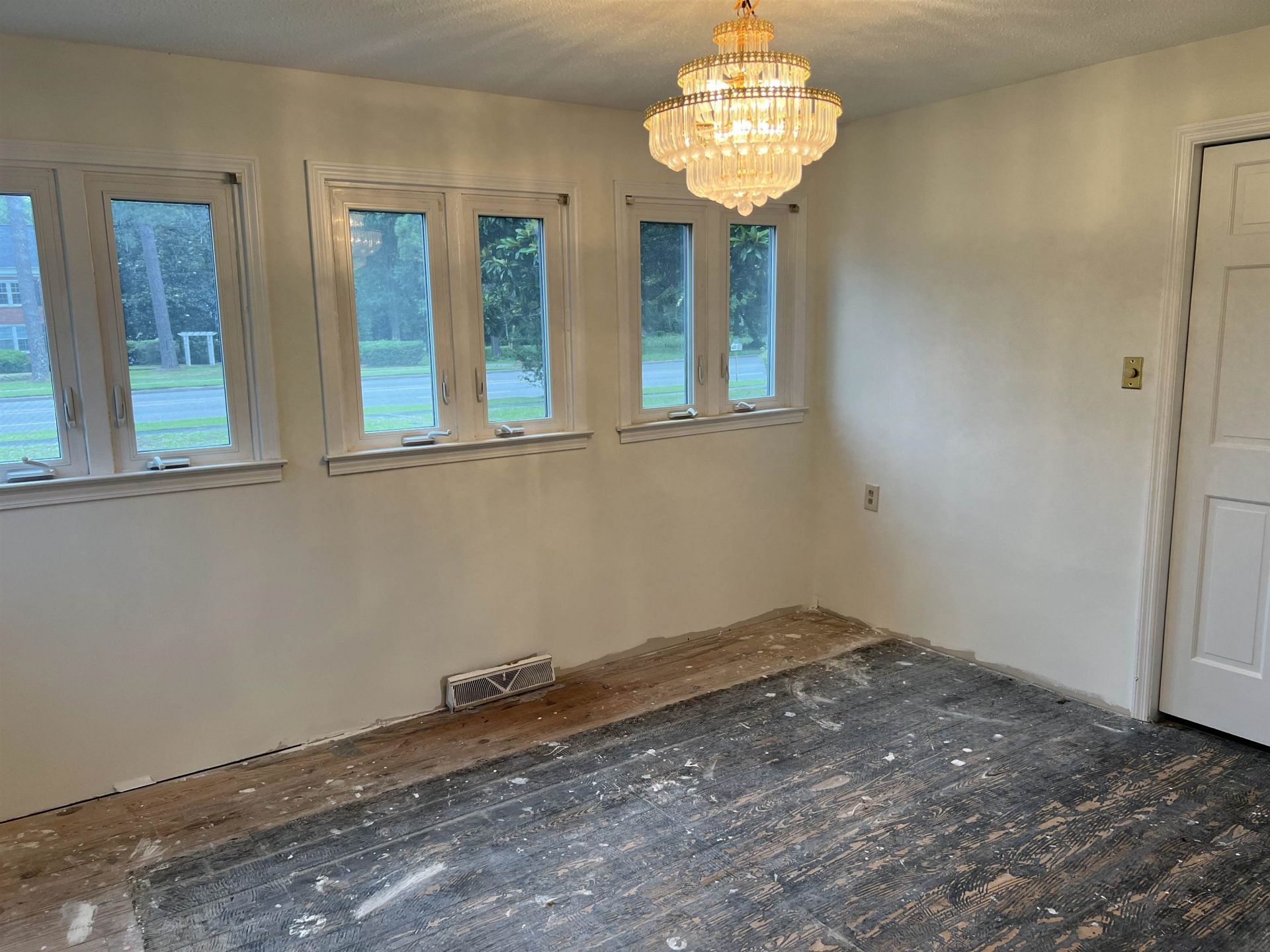 5619 Main St.  Photo 48