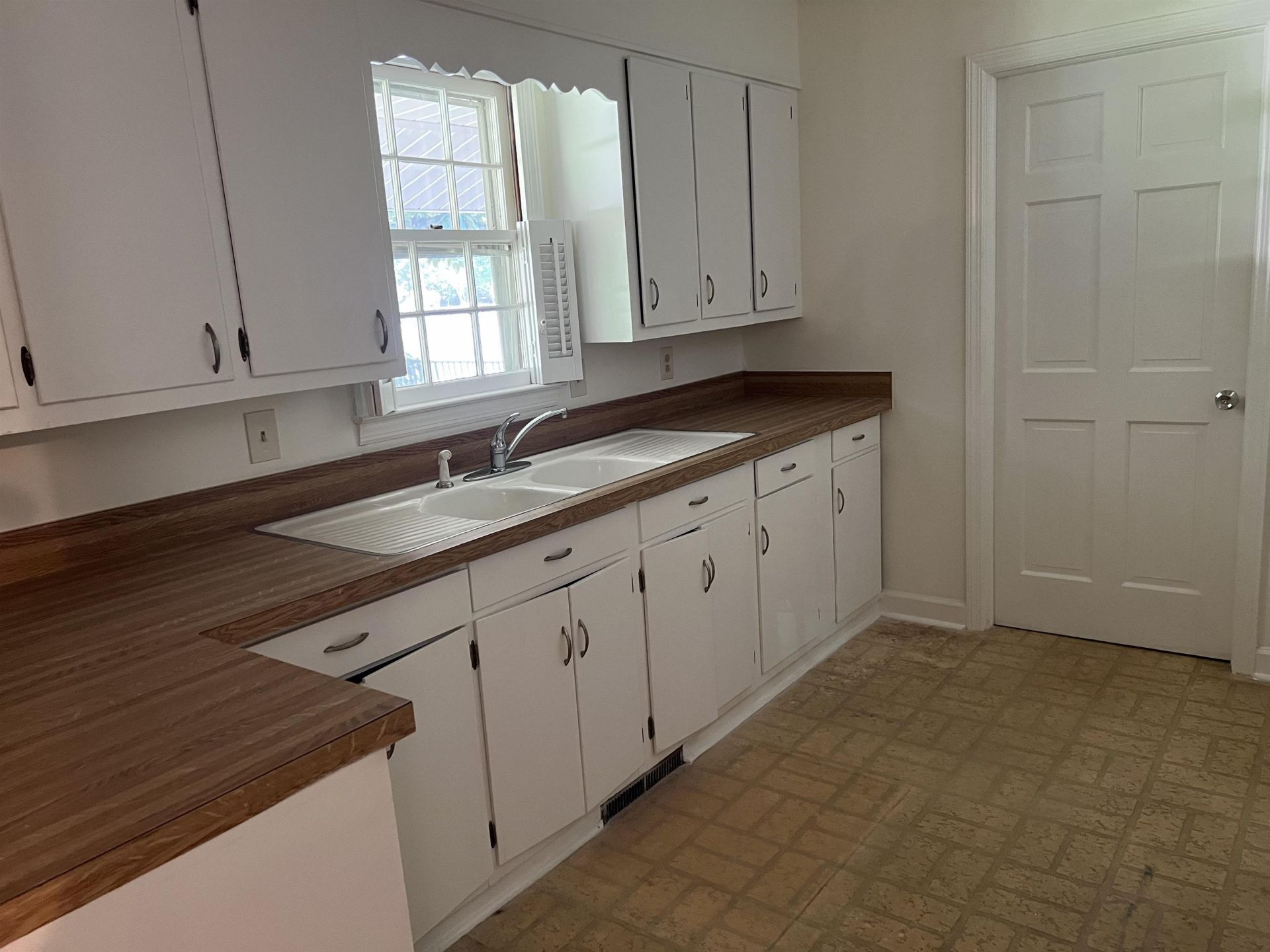 5619 Main St.  Photo 51