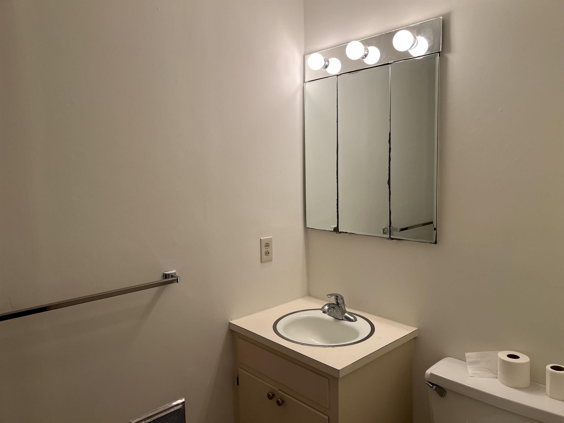 5619 Main St.  Photo 54