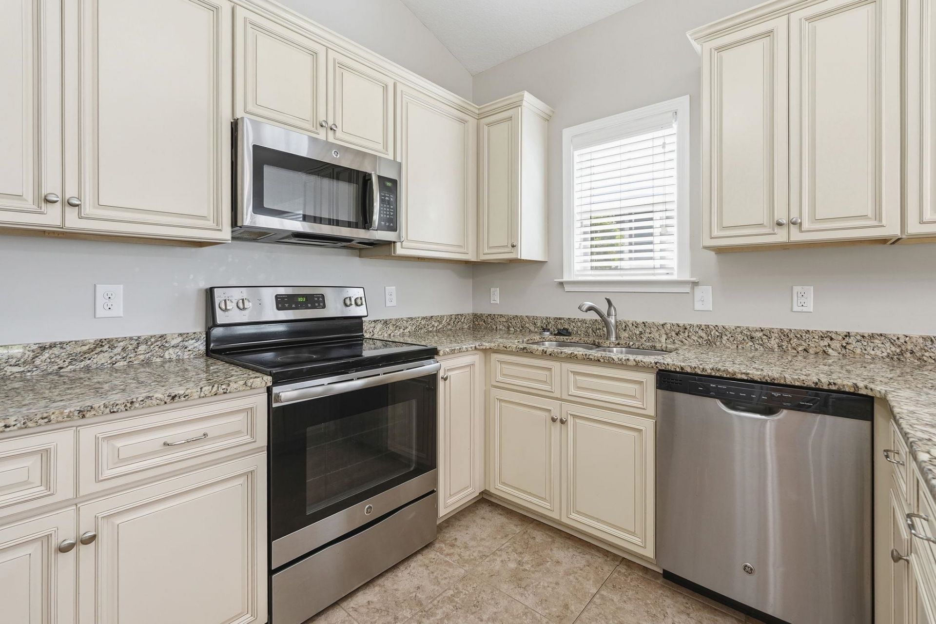 272 Palm Cove Circle  Photo 9