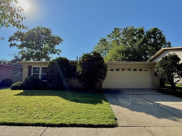 340 N Illinois Avenue , Glenwood, IL 60425