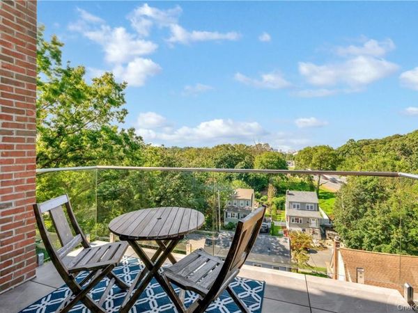 8 Boulevard W, Unit 403, Pelham, NY 10803