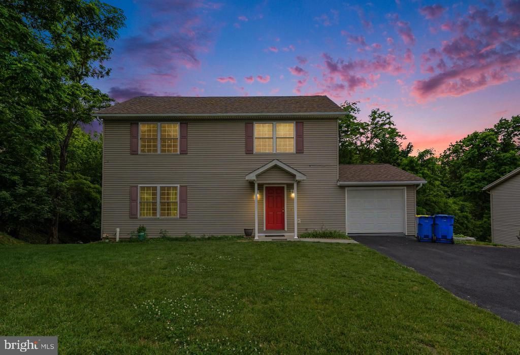 725 Lindenwood Lane, Harrisburg, PA 17113 Main Photo